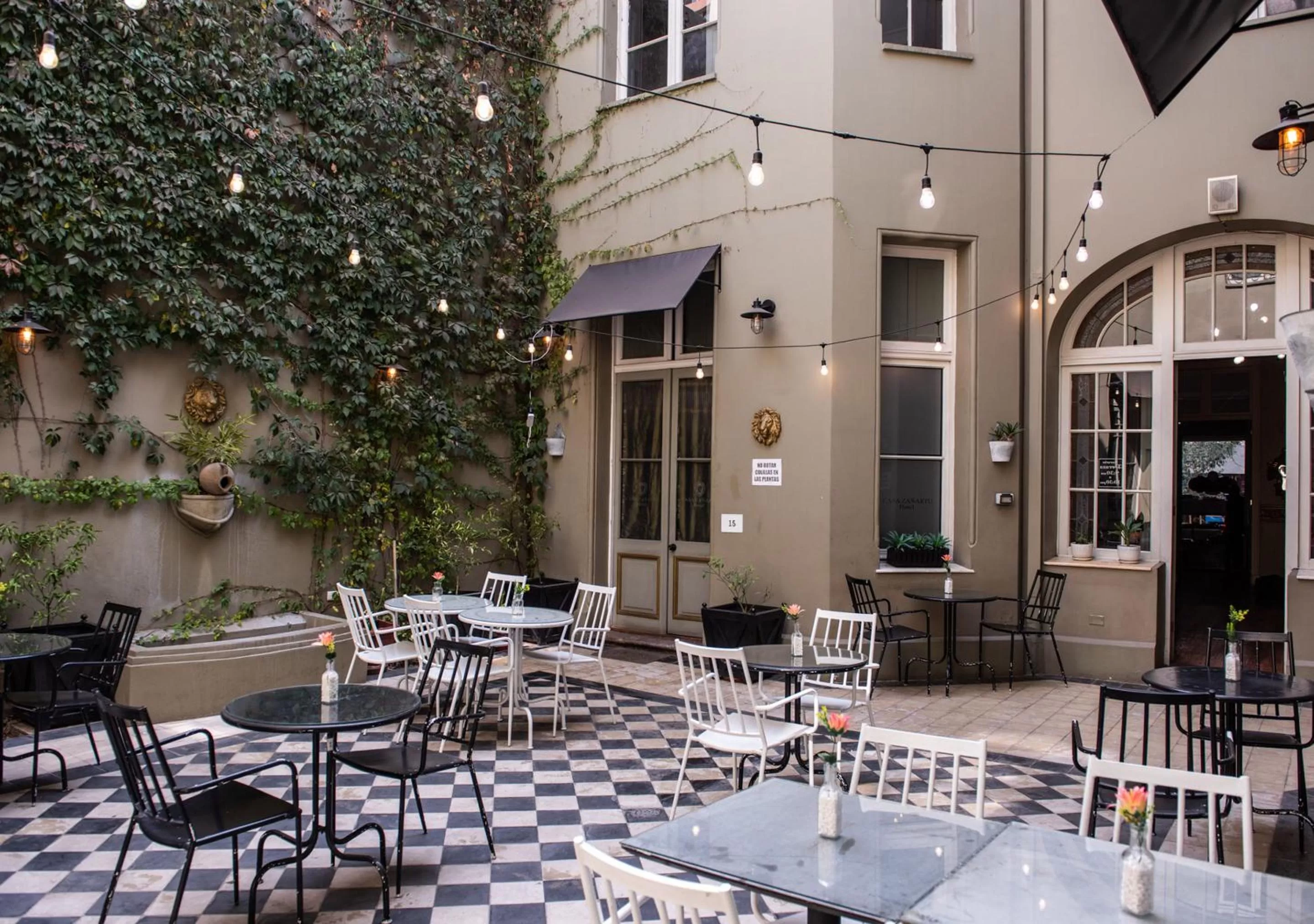 Patio in Hotel Casa Zañartu