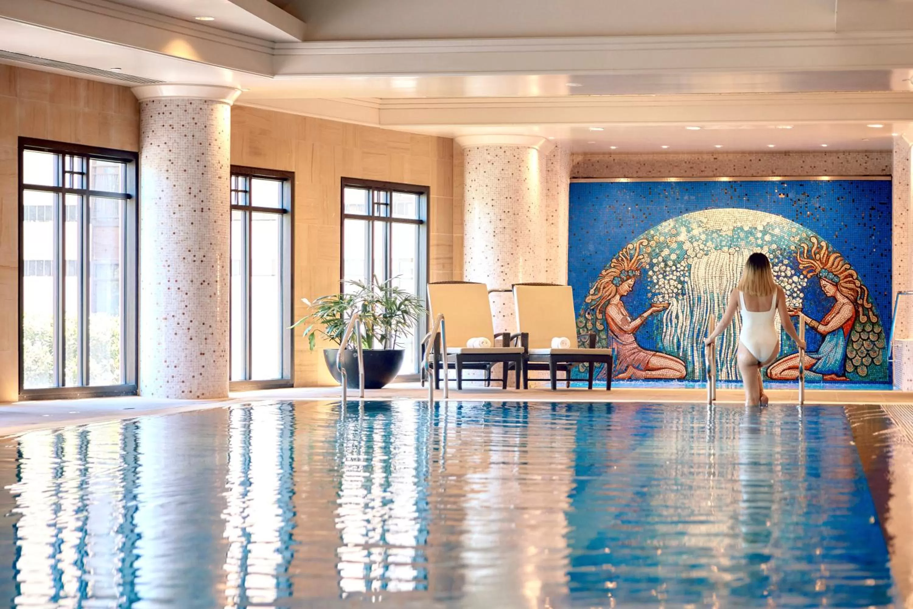 Swimming pool in Park Hyatt Melbourne
