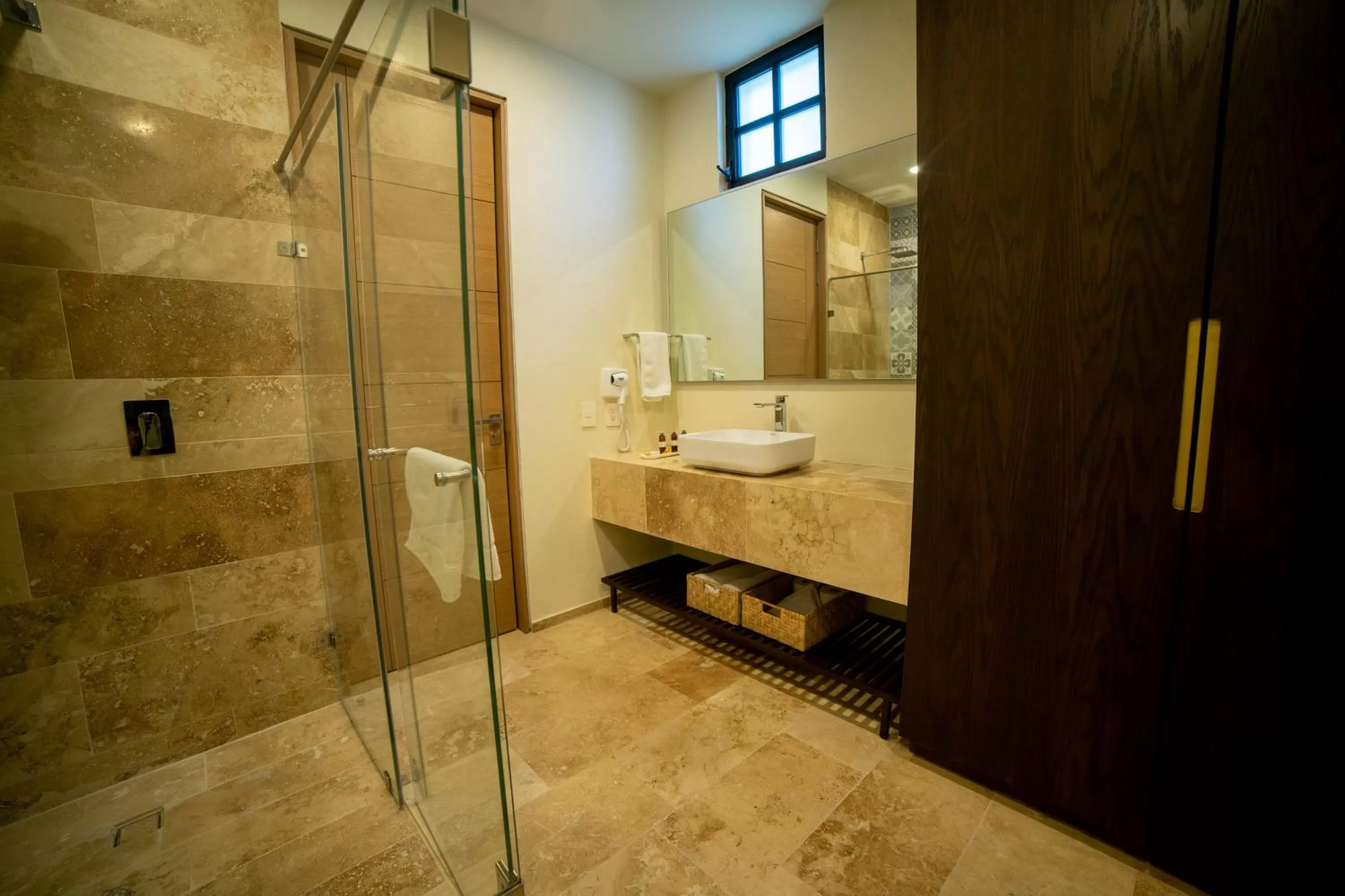 Shower in Hotel Dex Tlaquepaque