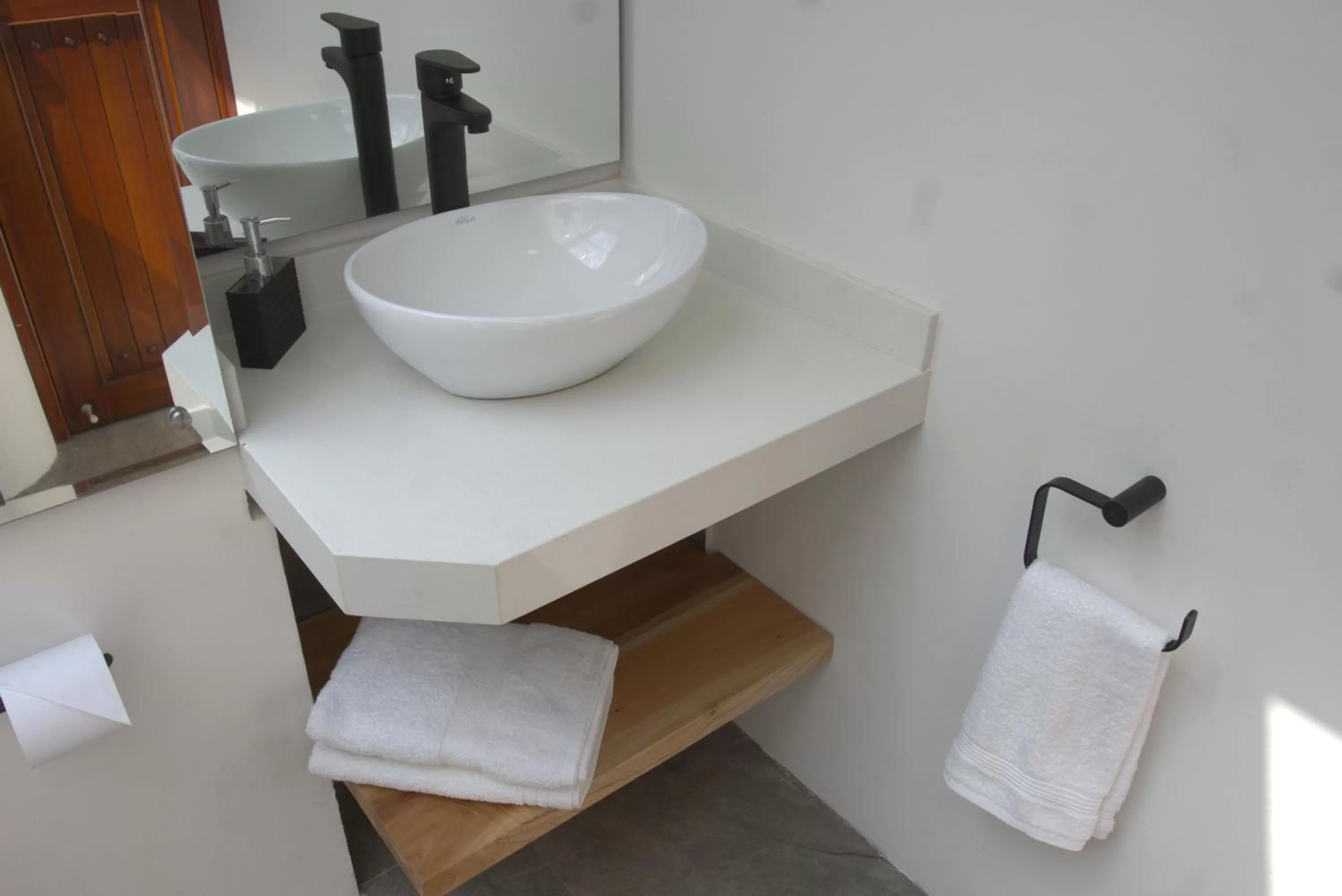 Bathroom in Hotel Chalet El Castillo by Majuva