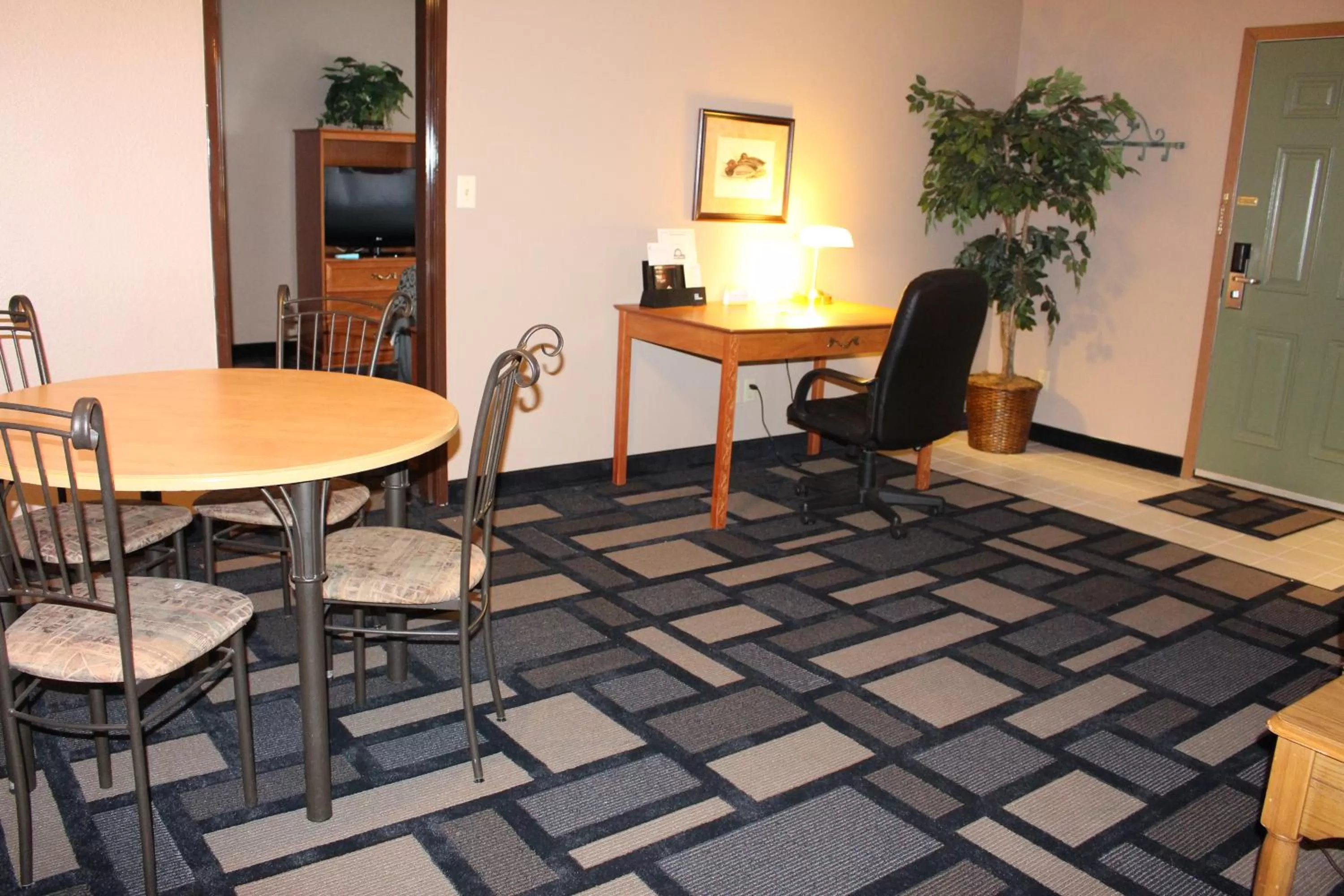 Dining area in Days Inn by Wyndham Watertown
