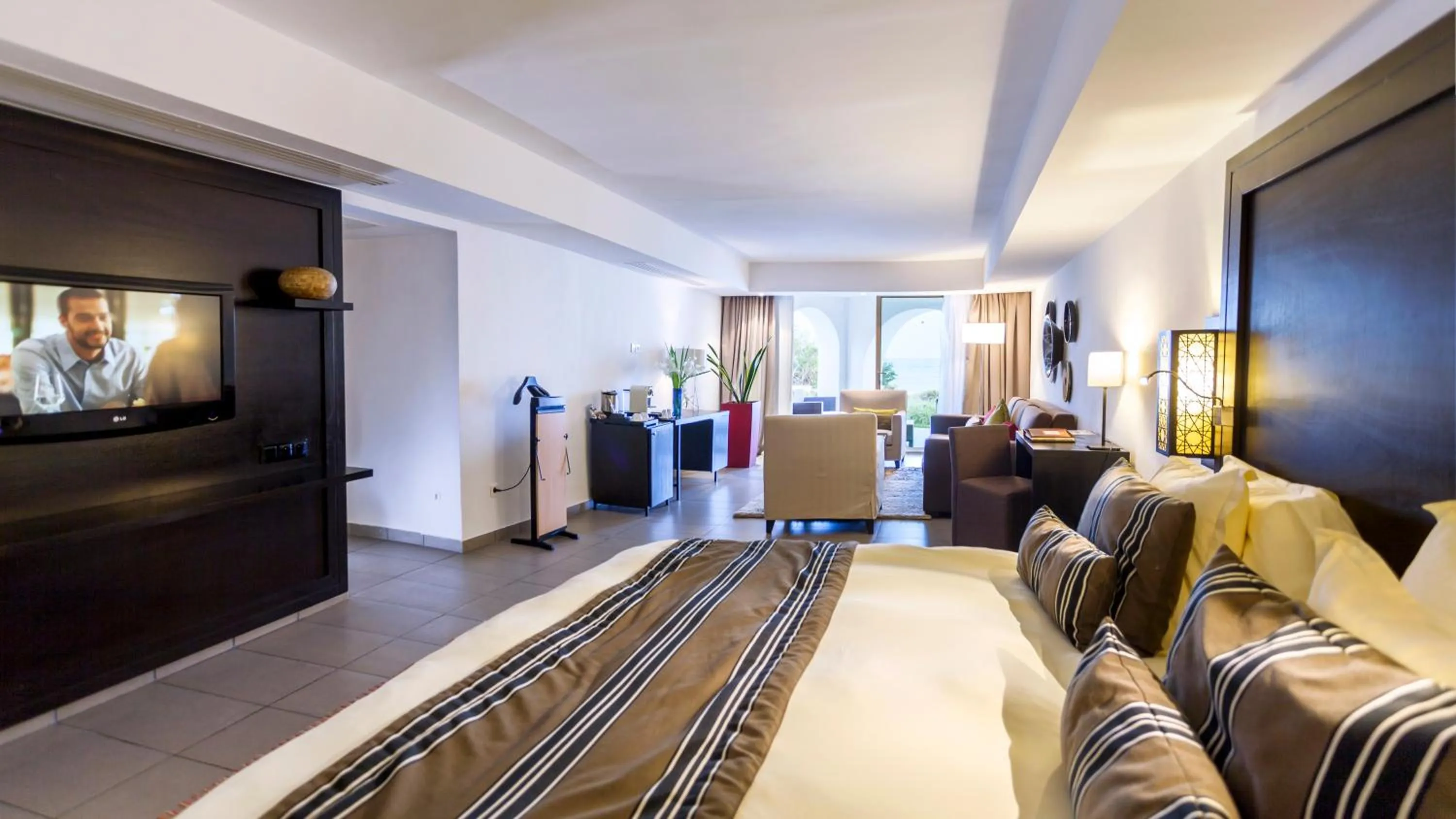 Bed in Mövenpick Hotel Gammarth Tunis