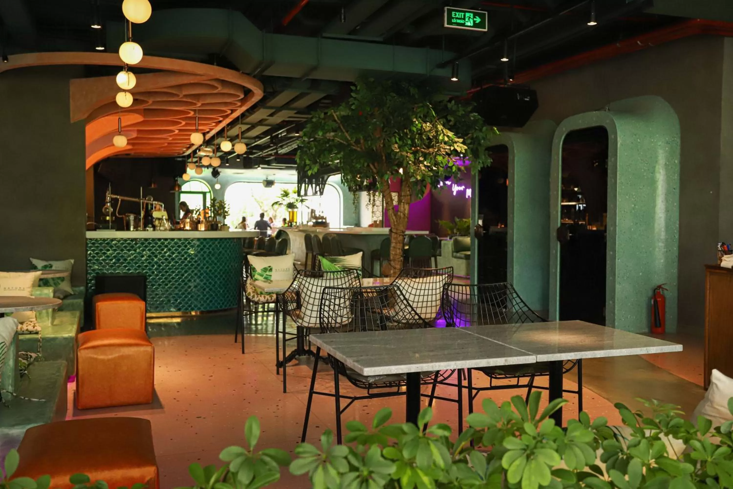 Restaurant/places to eat in HOME Hotel