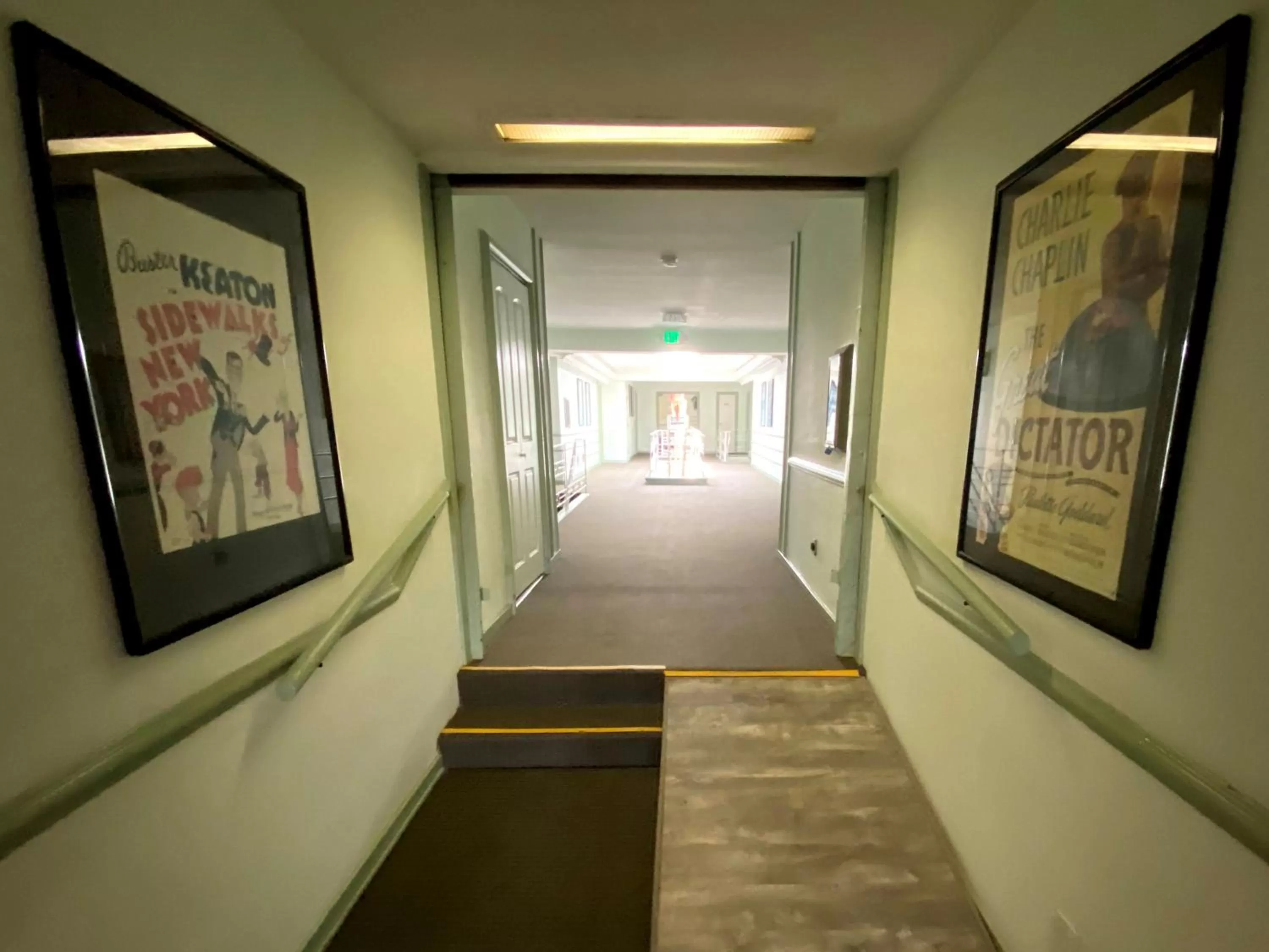 Property building in Hollywood Celebrity Hotel