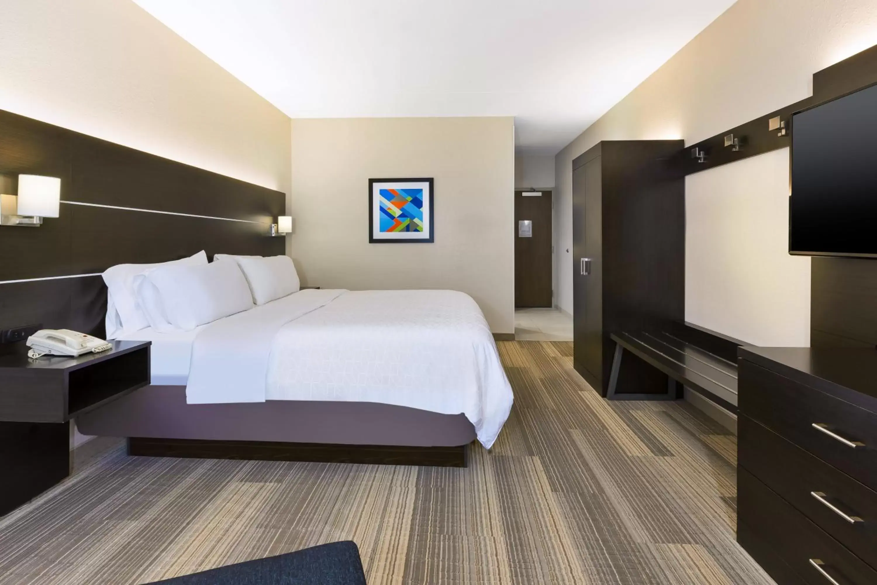 King Room - Mobility Access/Roll in Shower - Non-Smoking in Holiday Inn Express Detroit-Warren/General Motors Technology Center, an IHG Hotel King Room - Mobility Access/Roll in Shower - Non-Smoking in Holiday Inn Express Detroit-Warren/General Motors Technology Center, an IHG Hotel