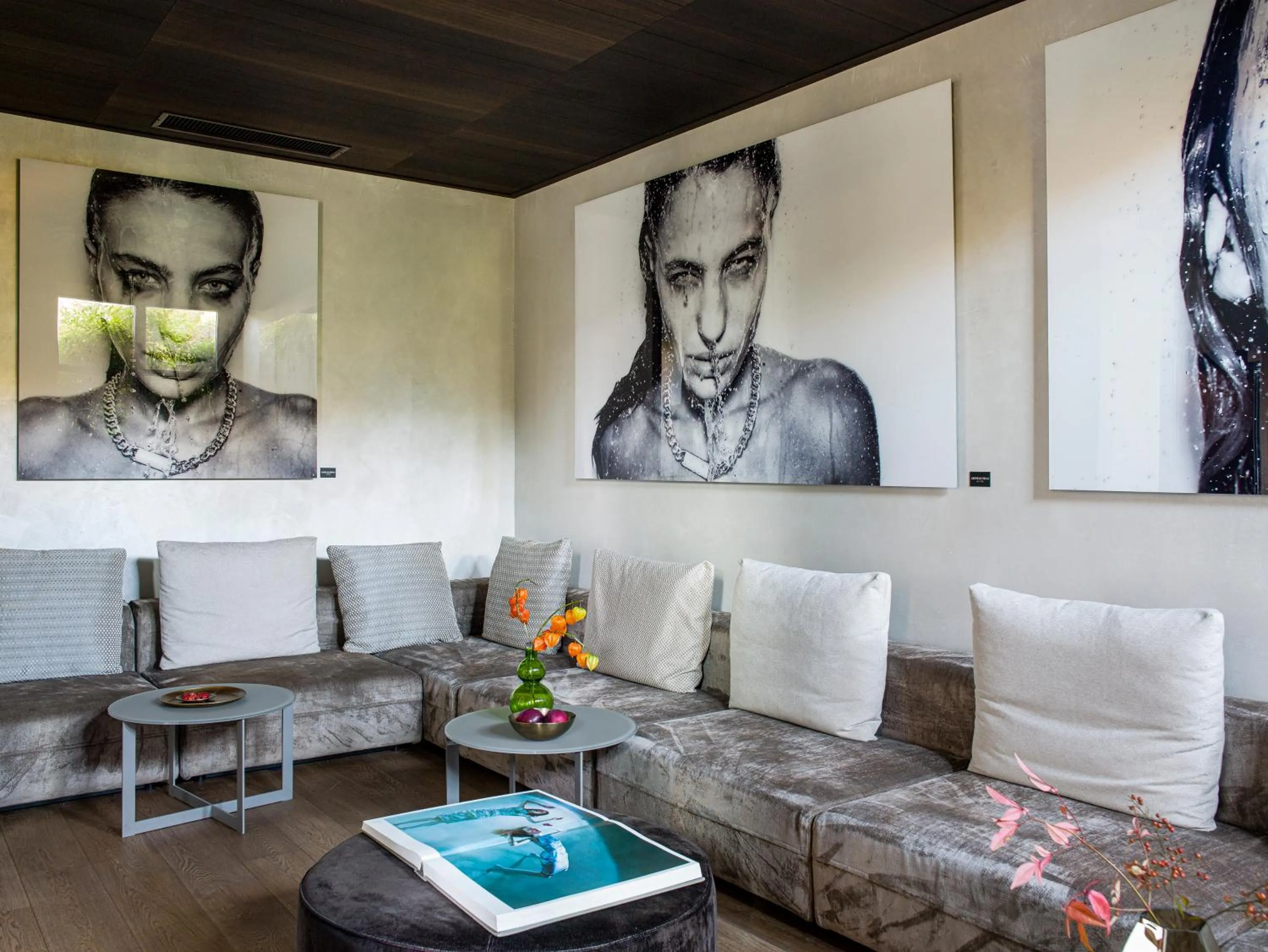 Seating area in ME Milan Il Duca