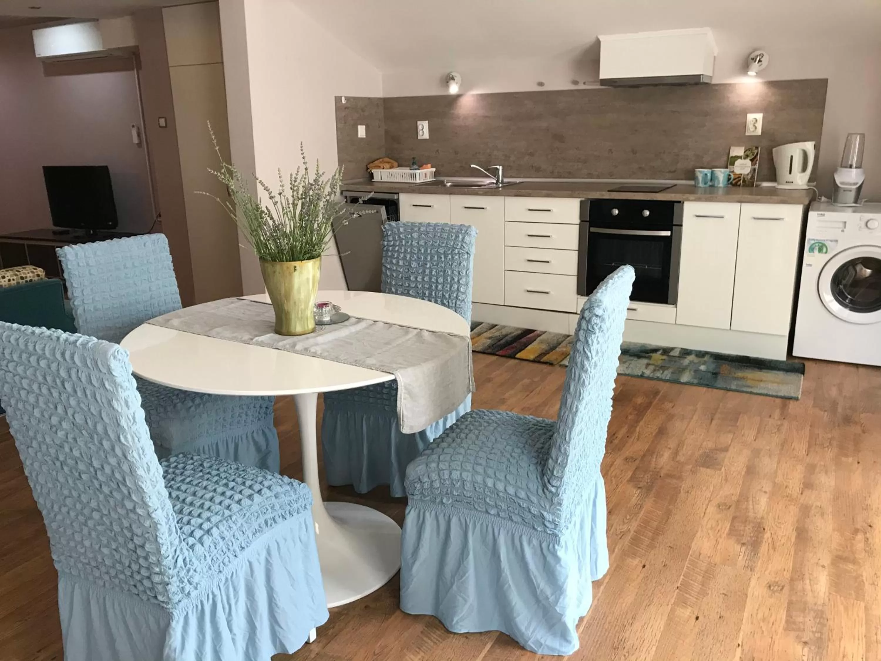 Kitchen or kitchenette, Banquet Facilities in White Rose Family Guest House