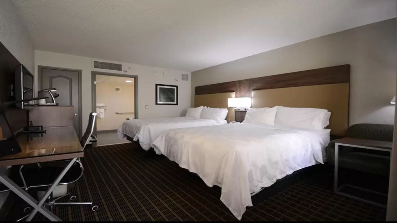 Bed in Holiday Inn Hazlet by IHG