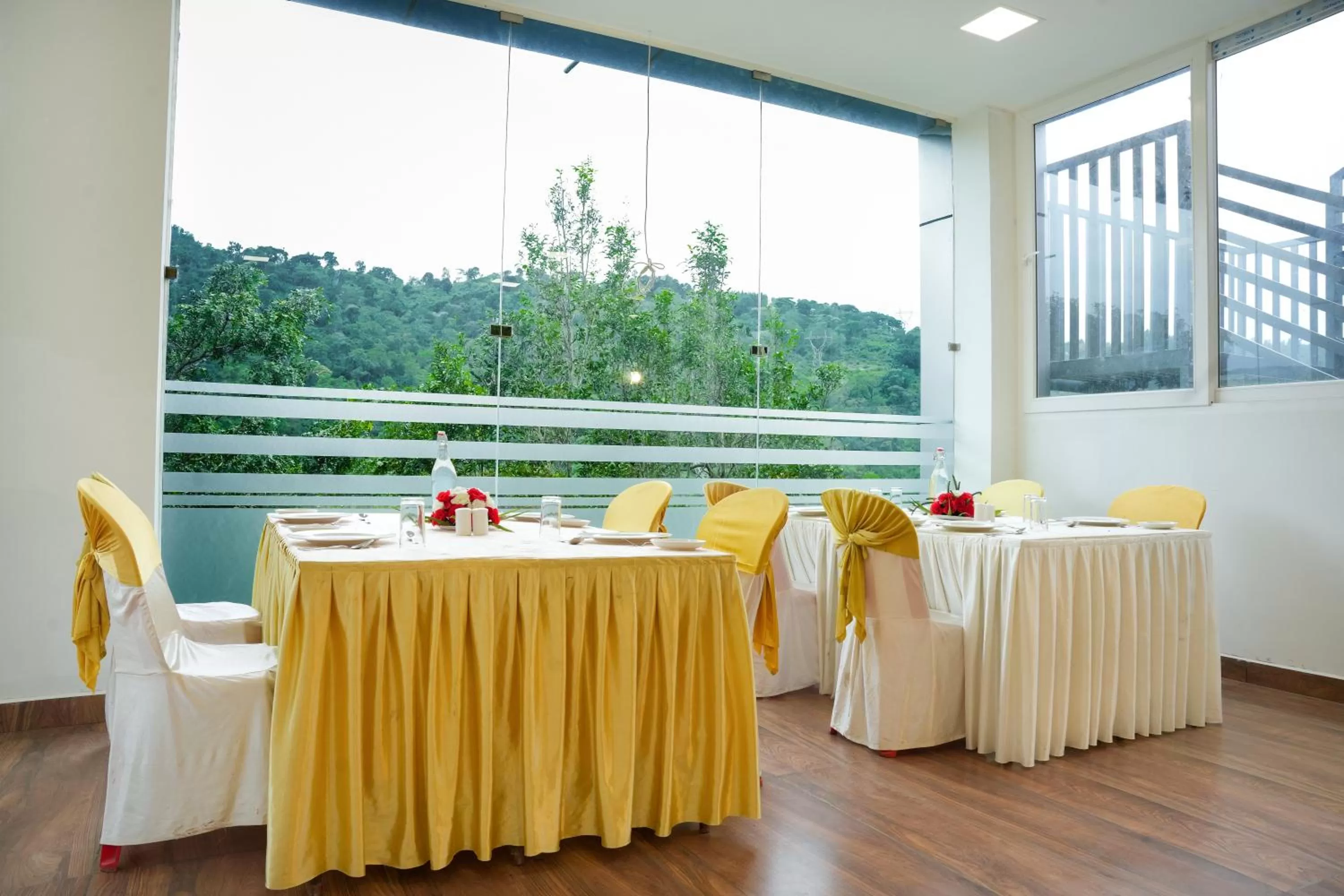 Restaurant/places to eat in Misty Range Resorts