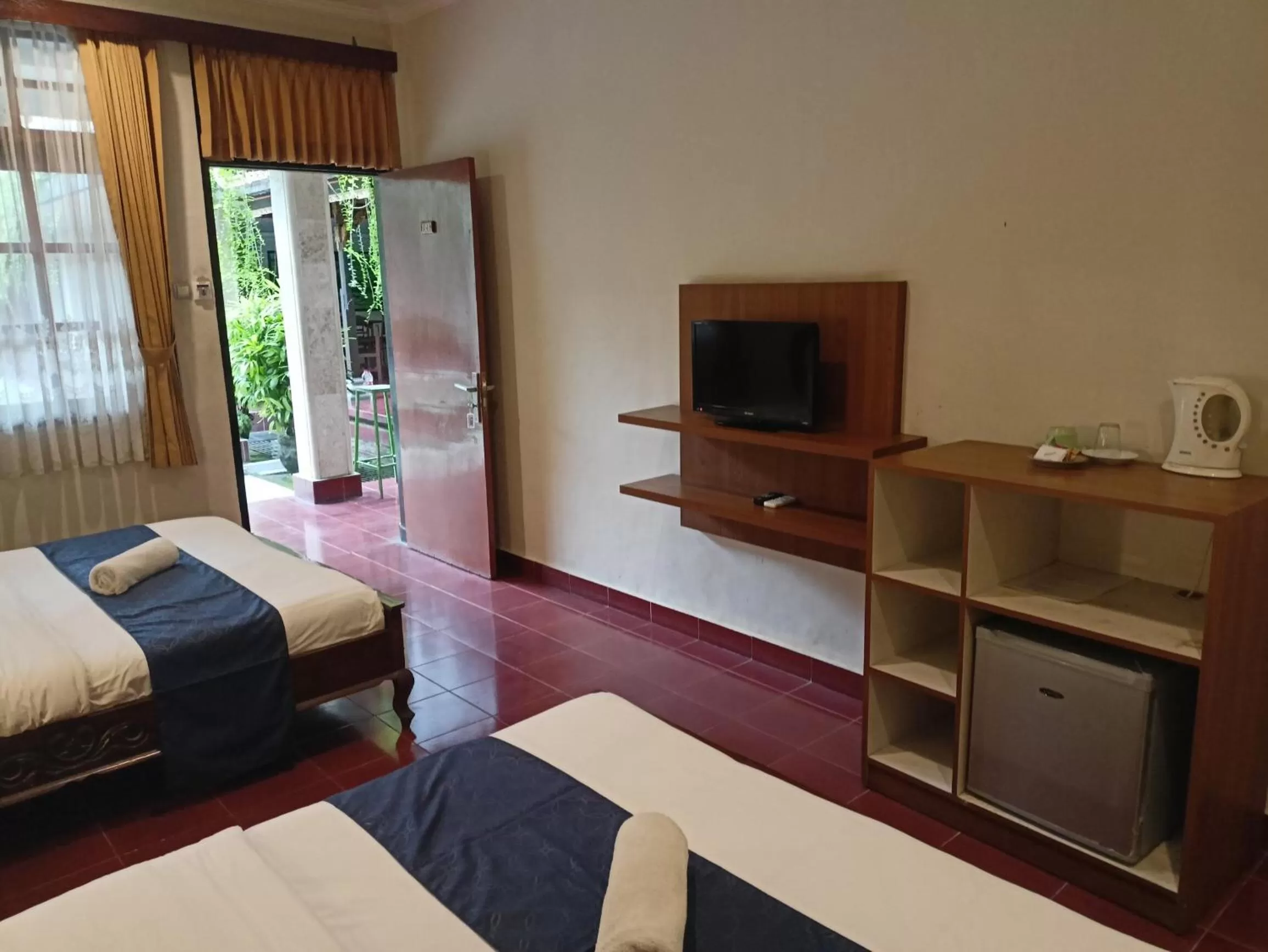 TV and multimedia, Bed in Catur Adi Putra