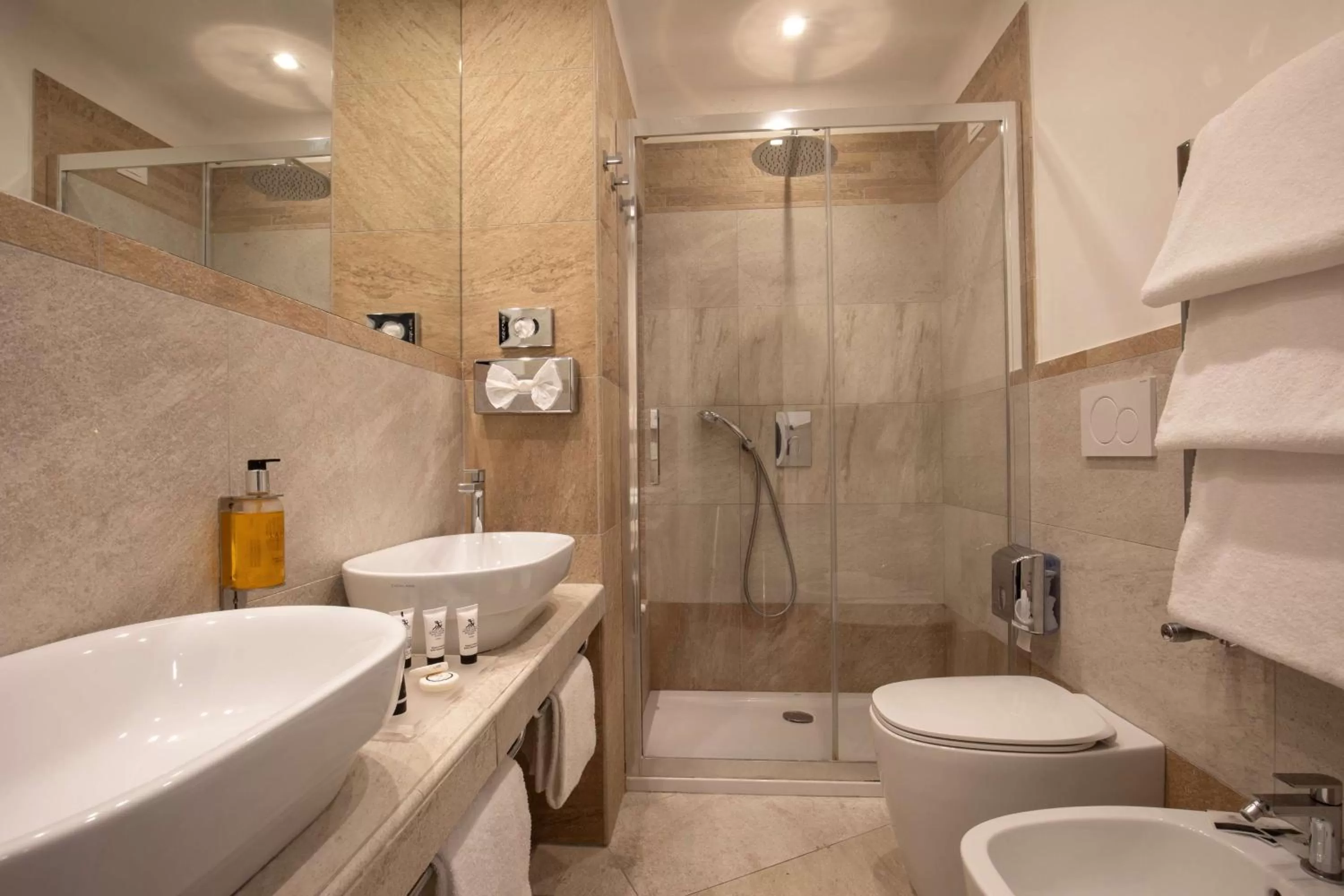 Bathroom in Hotel Diana Roof Garden