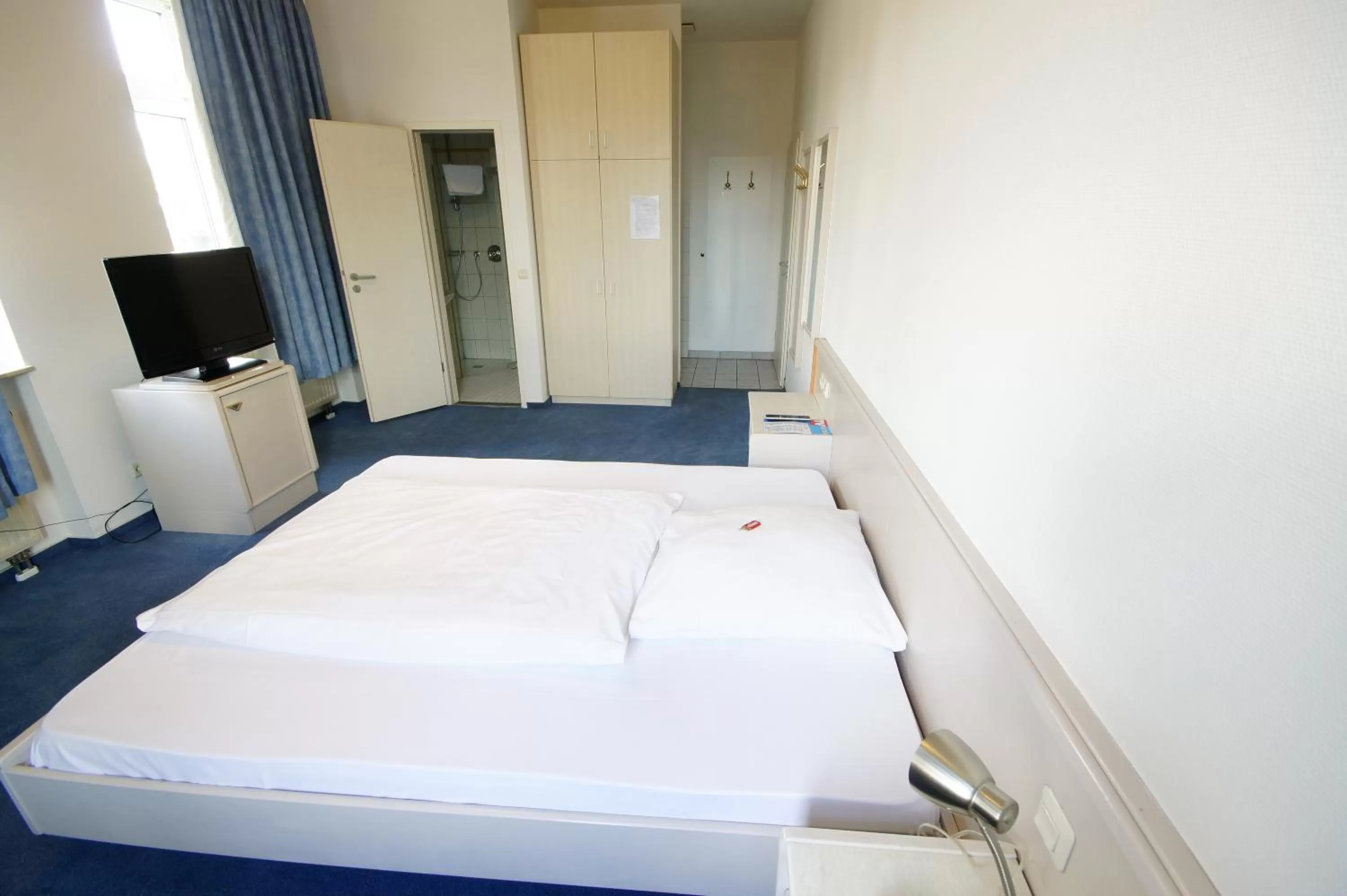 Bed in Hotel Neuwirtshaus