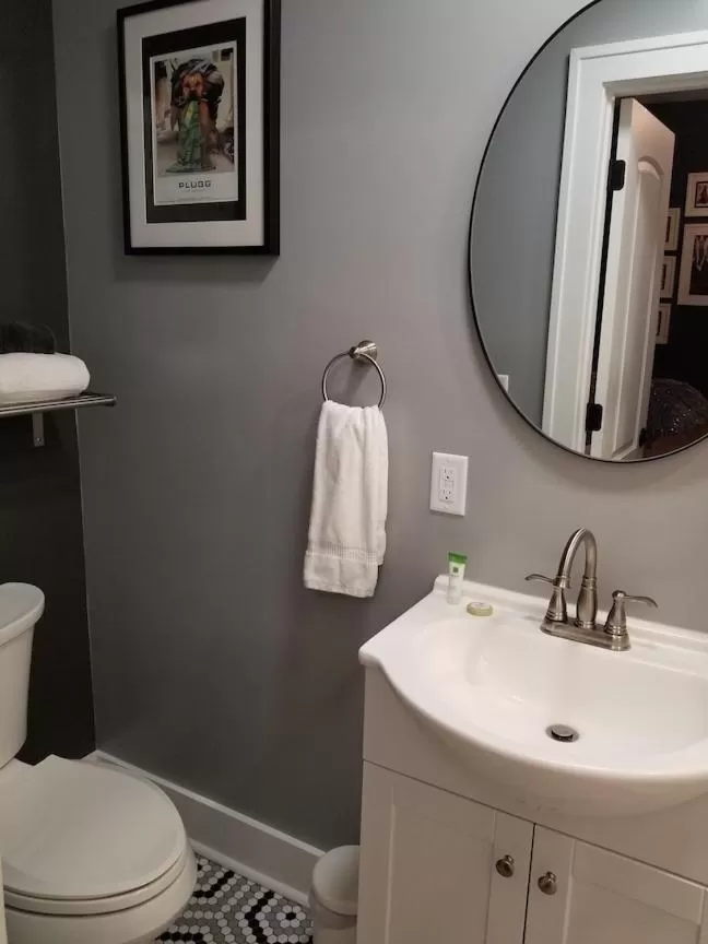 Shower in The Kenwood Gables Boutique B&B