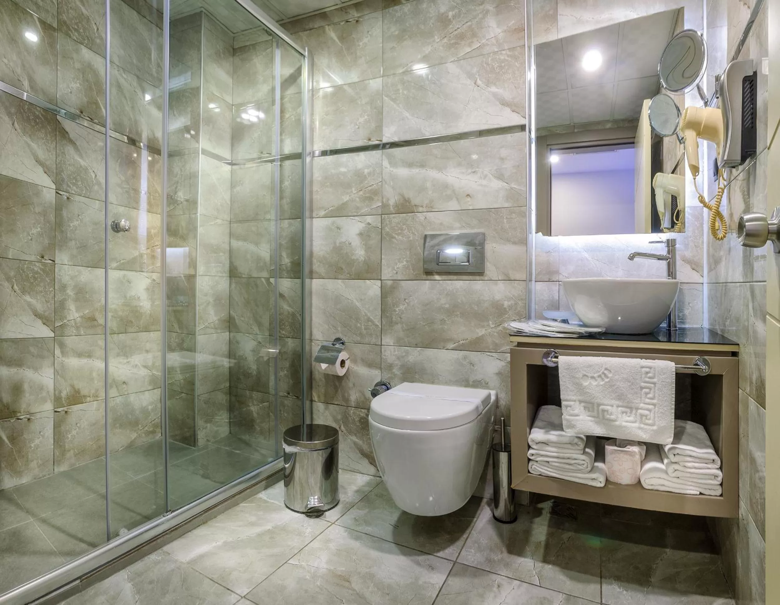 Shower, Bathroom in Hotel Bossuite Kadikoy