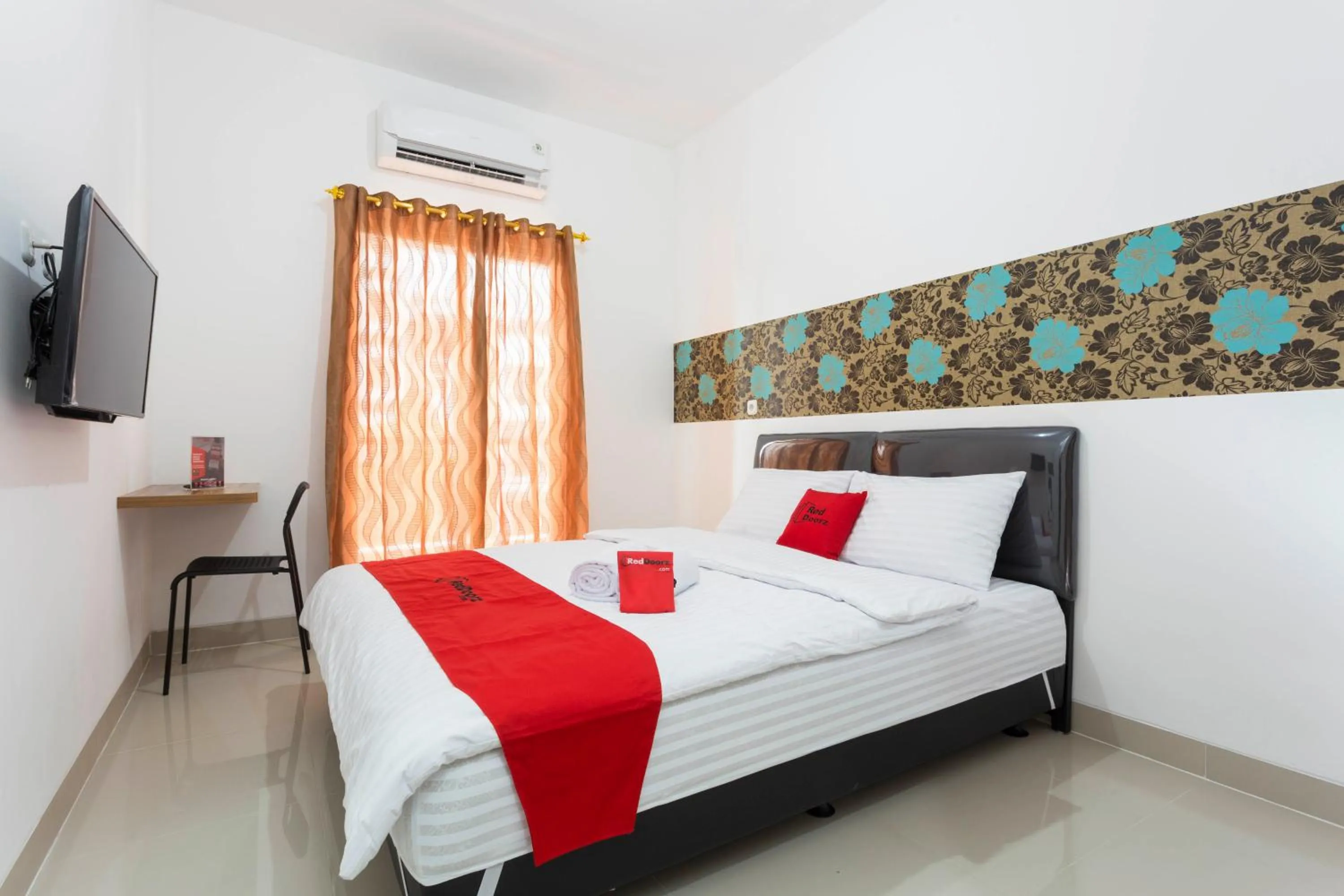 Bedroom, Bed in RedDoorz Plus @ Boulevard Residence BSD