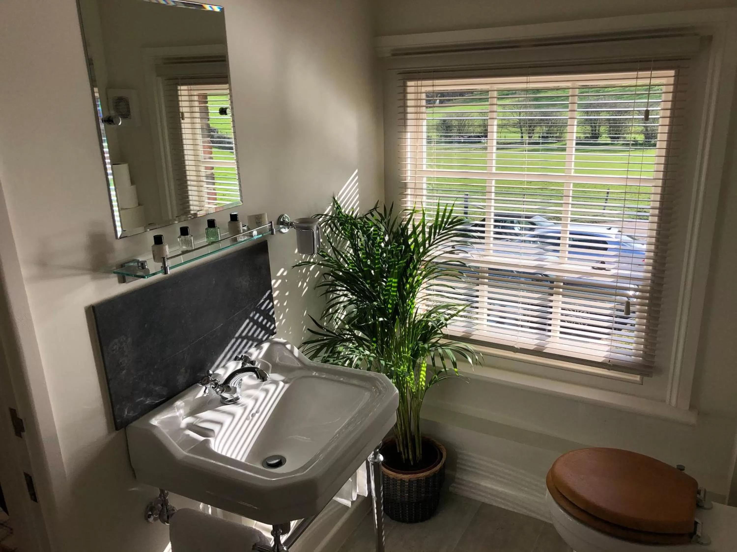 Bathroom in The Pot Kiln