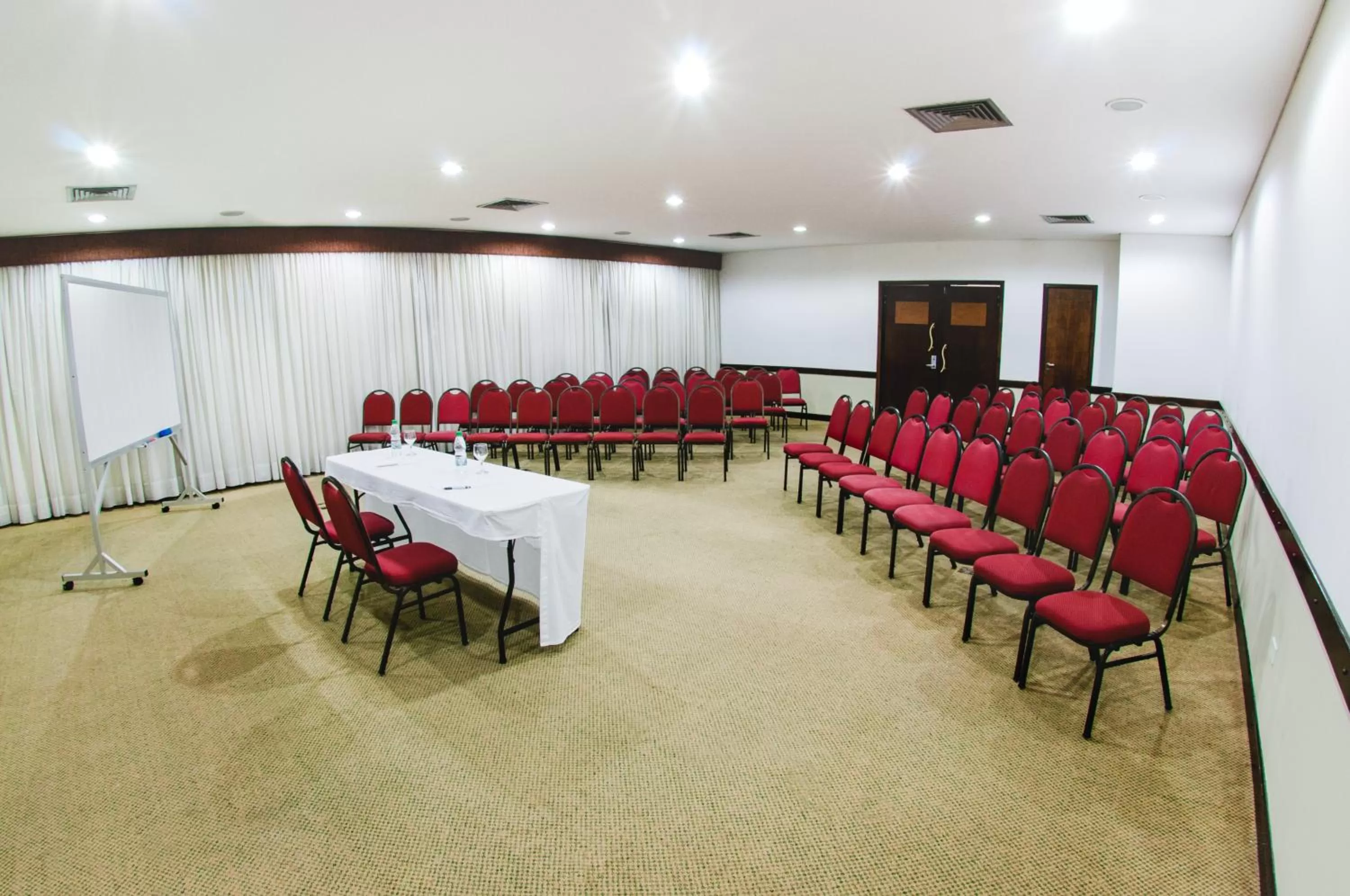Business facilities in Hotel Aladdin