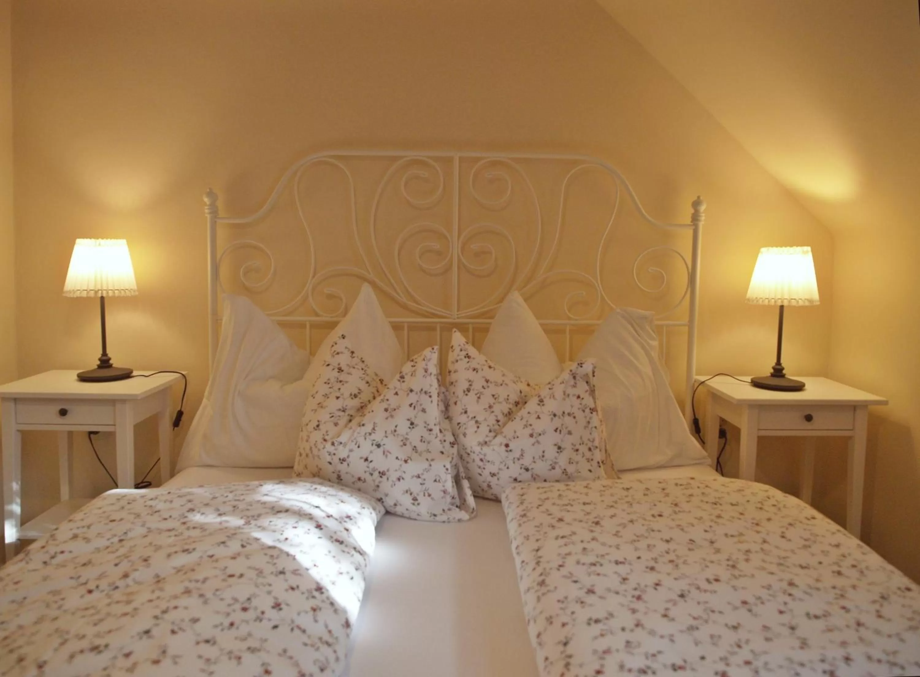 Bed in Huber Panzió