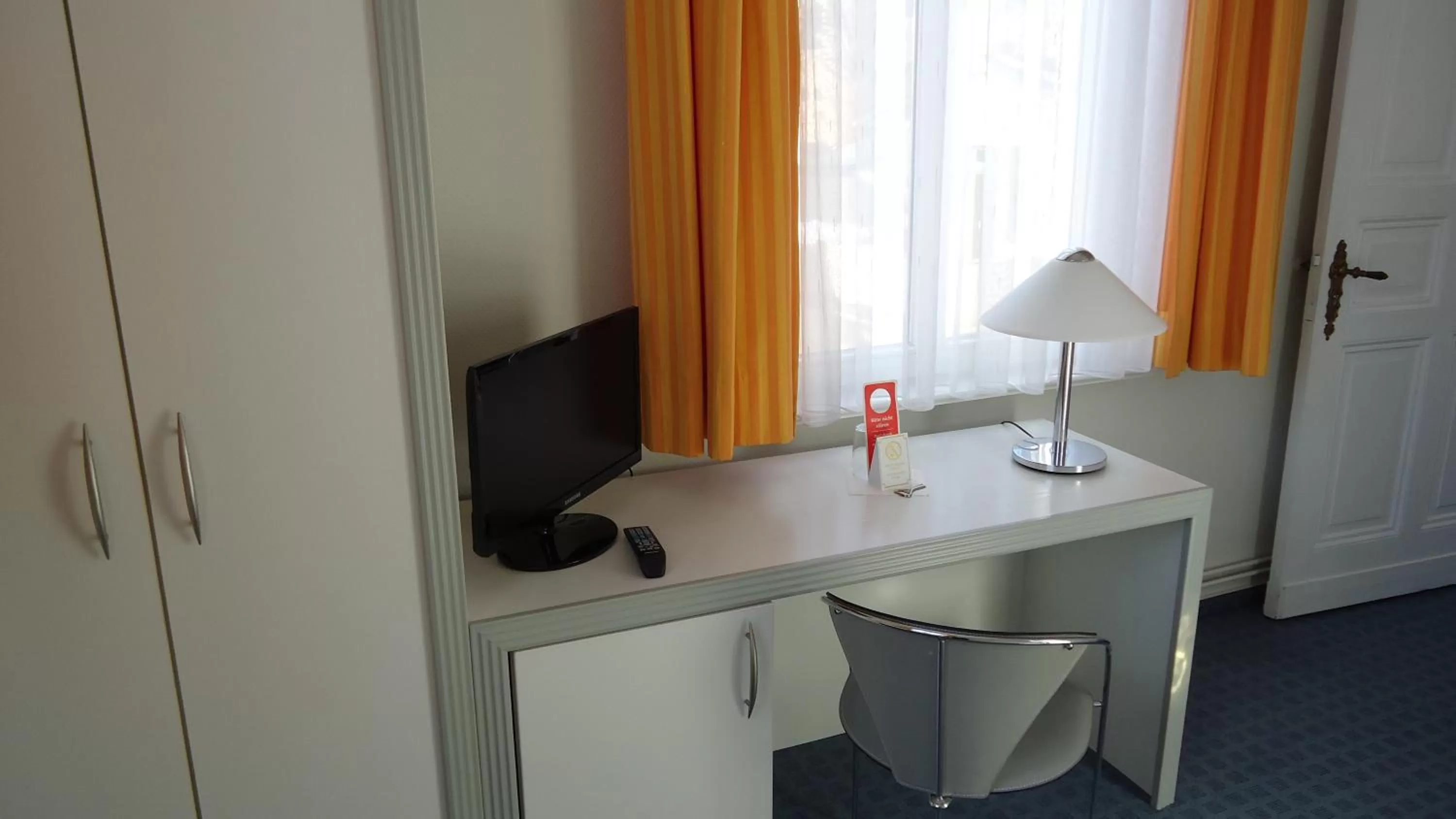 TV and multimedia, TV/Entertainment Center in Hotel Fortuna