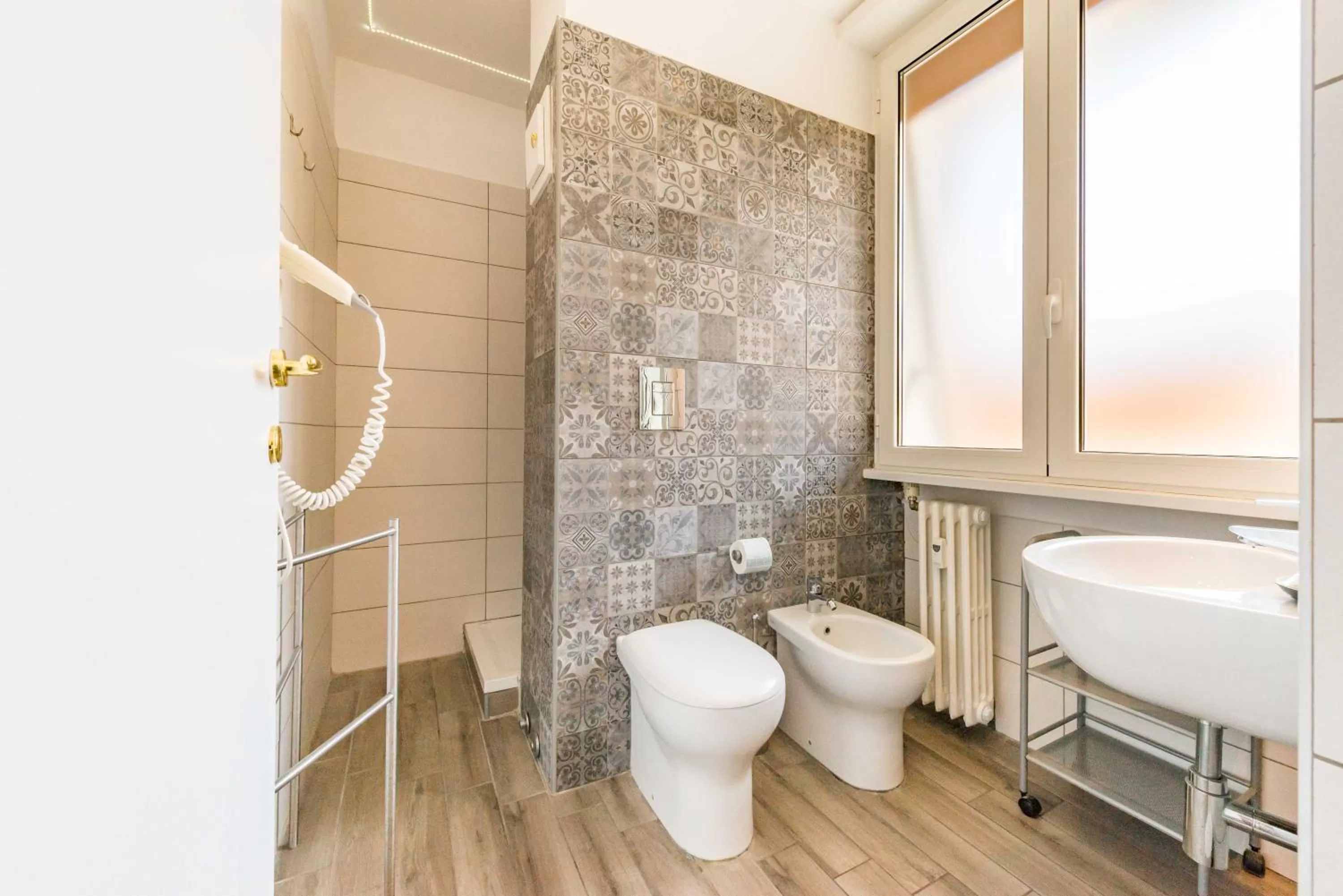 Shower in Un Attimo A Roma B&B