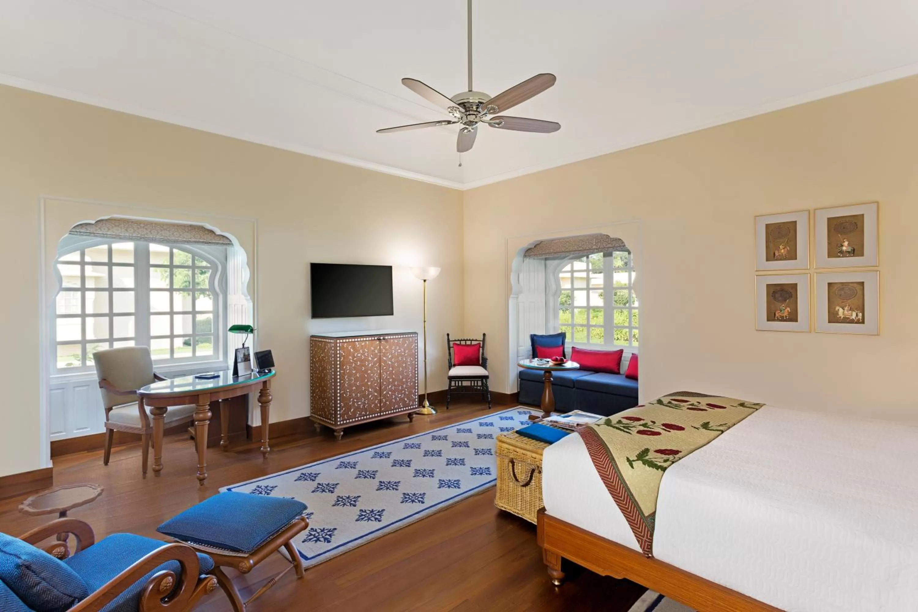 Bedroom, Bed in The Oberoi Sukhvilas Spa Resort, New Chandigarh