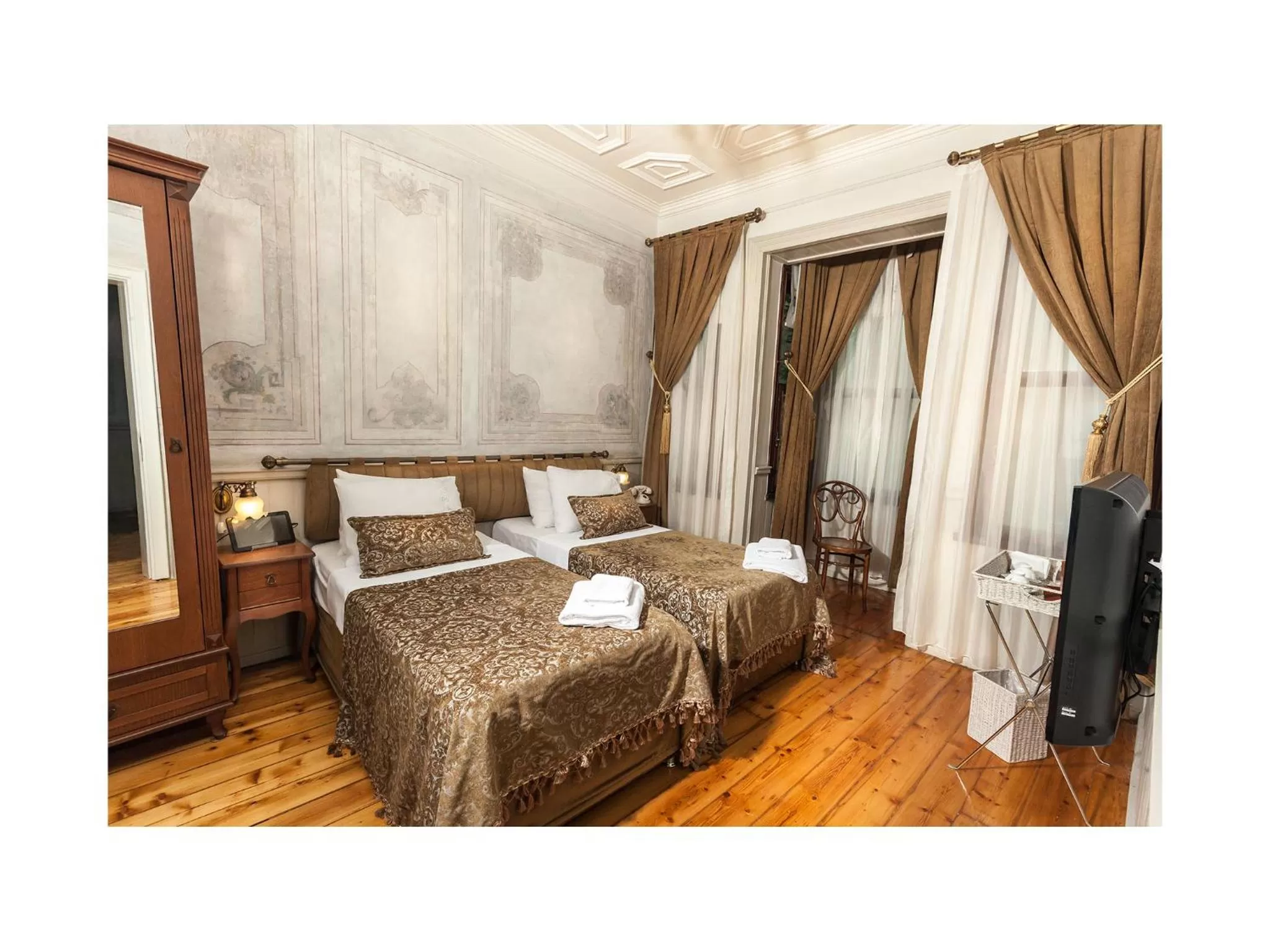 Photo of the whole room, Bed in Hotel Troya Balat