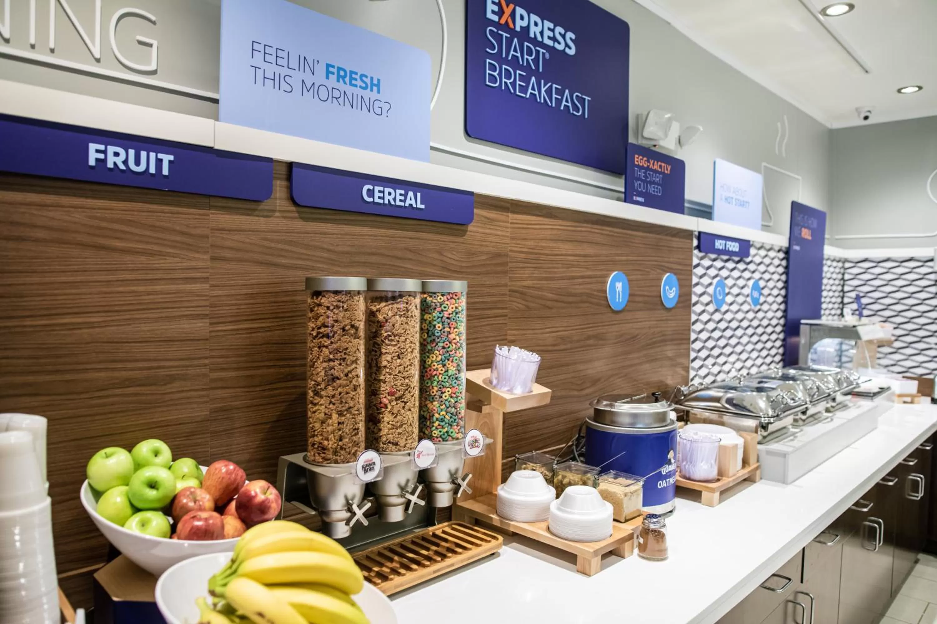 Breakfast in Holiday Inn Express & Suites Chicago-Libertyville by IHG