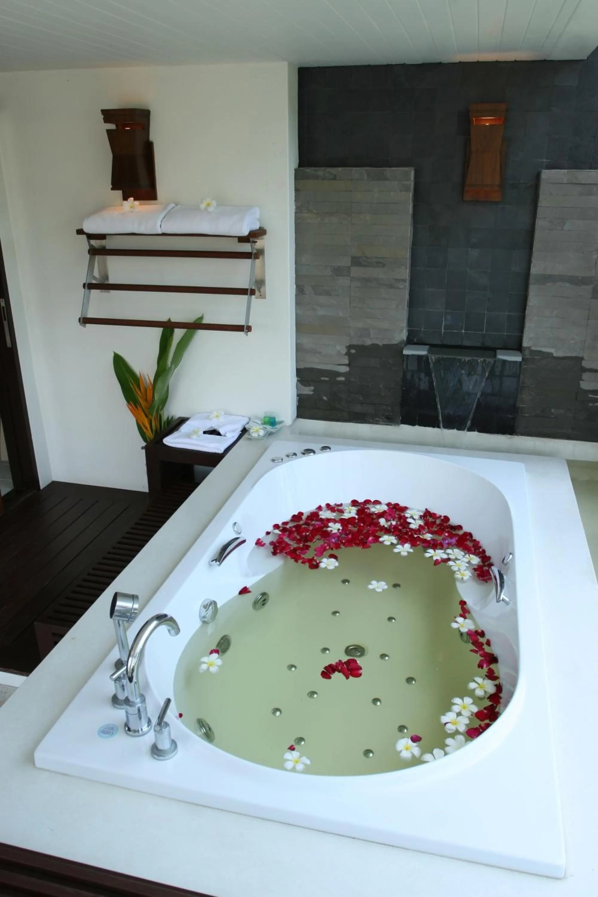 Hot Tub in Evergreen Resort