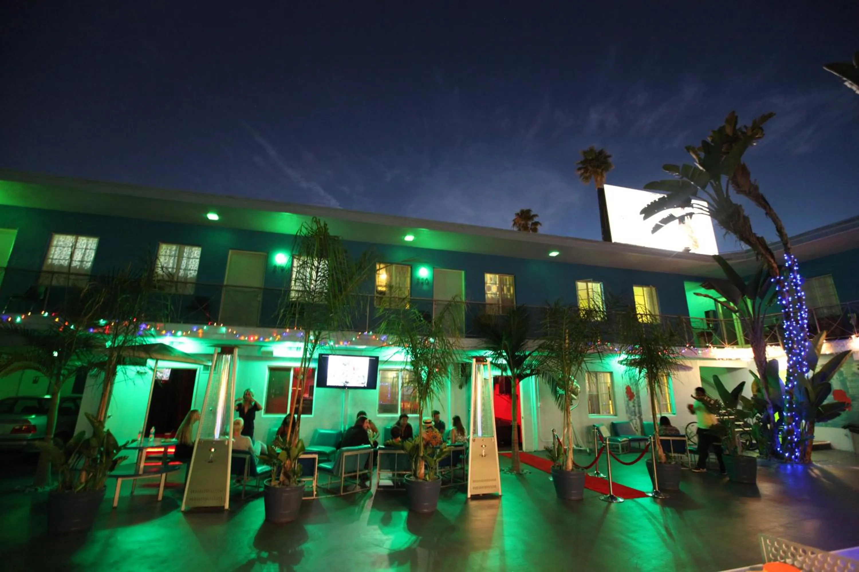 Night in Banana Bungalow Hollywood Hotel & Hostel