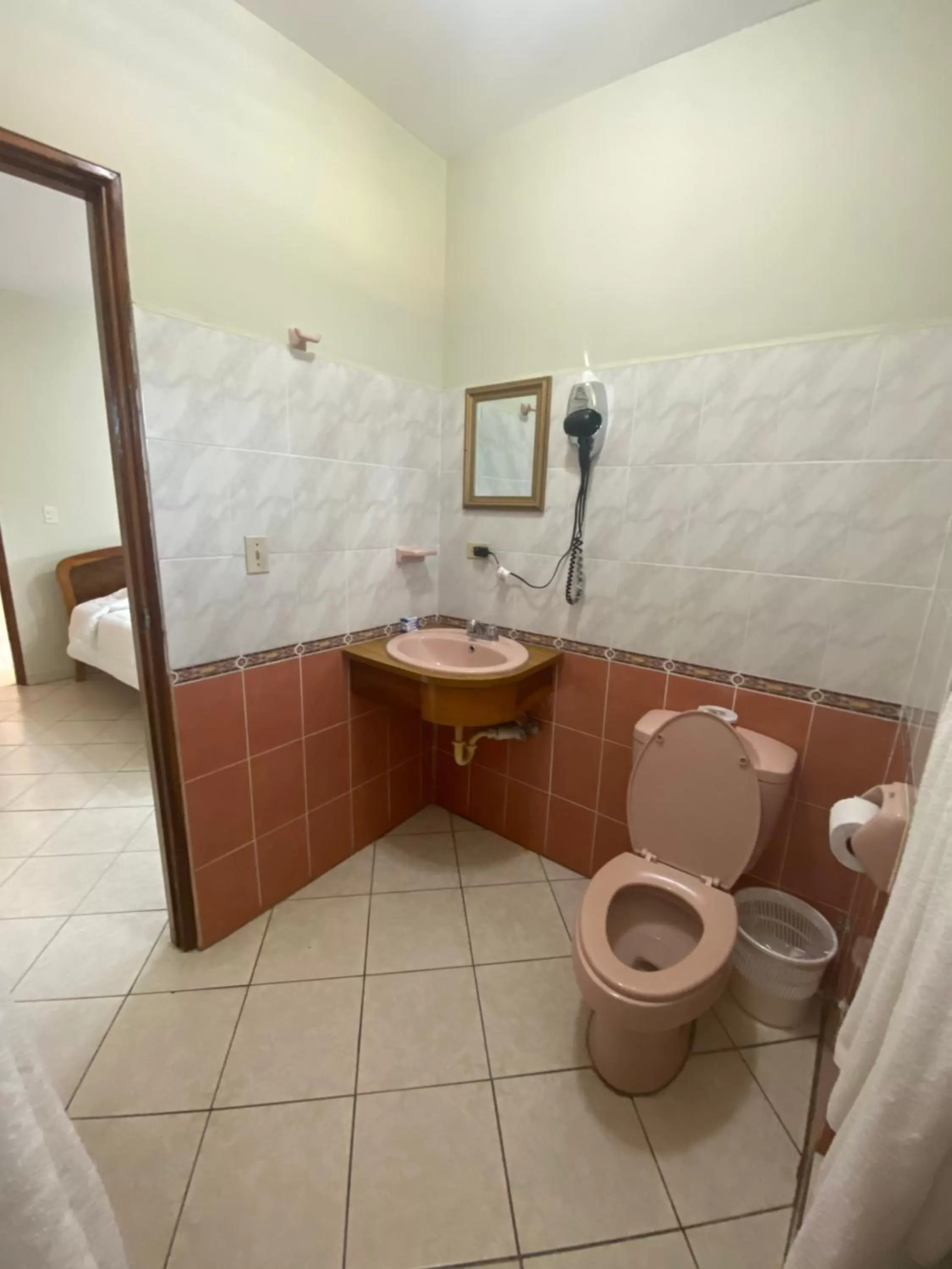 Bathroom in Hotel Iberia