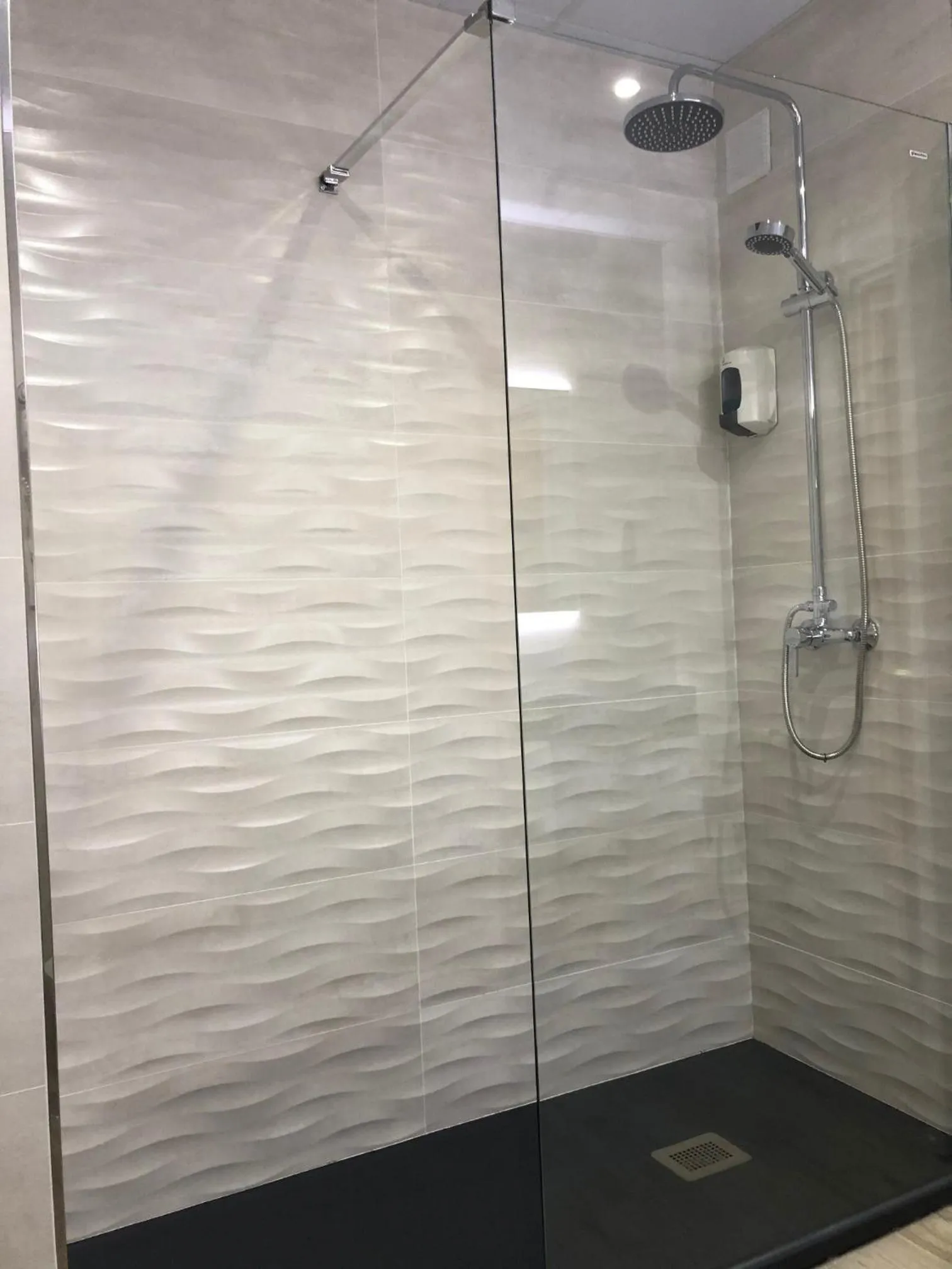 Shower in Hotel Marqués de Santillana