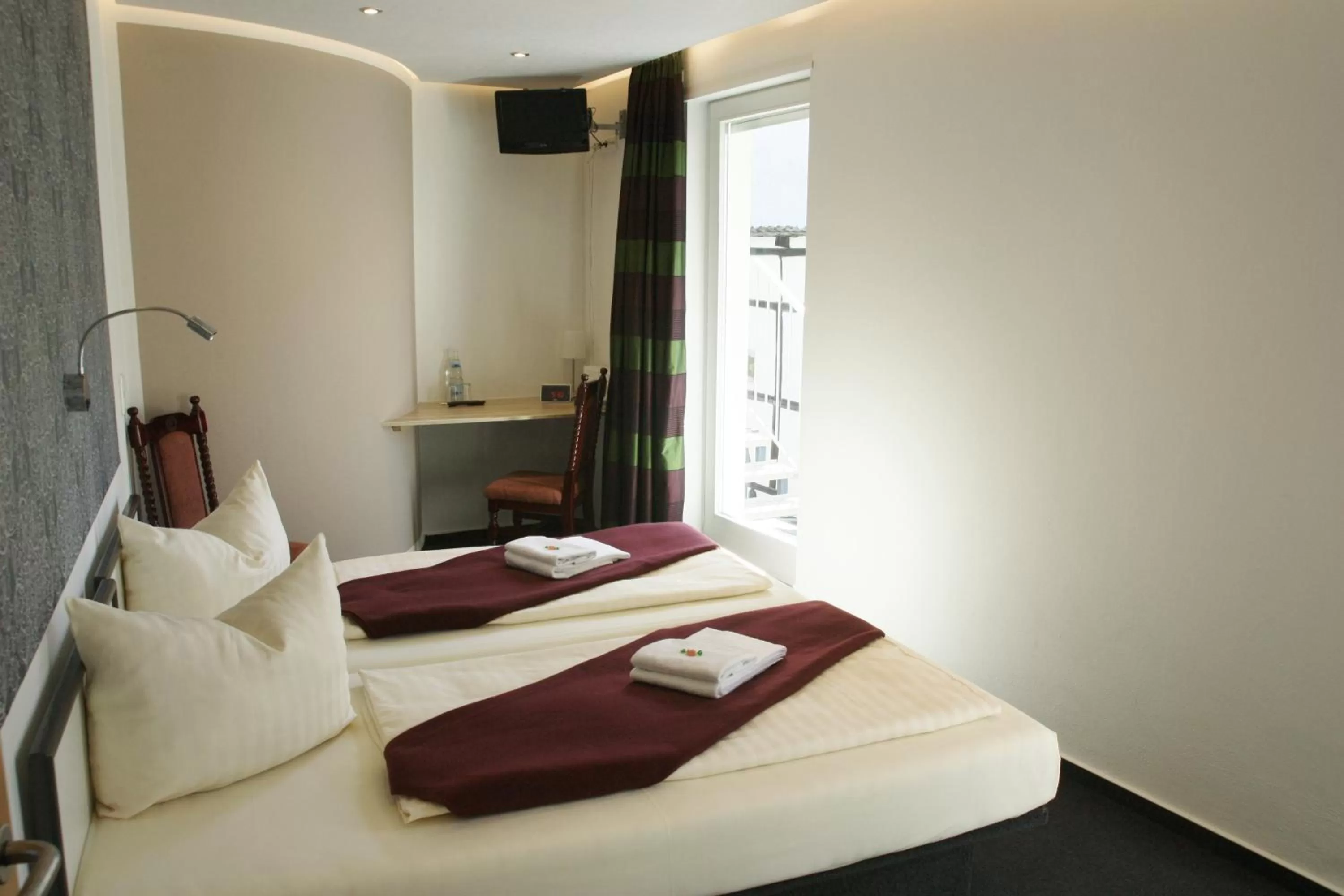 Photo of the whole room, Bed in Hotel am Schloss