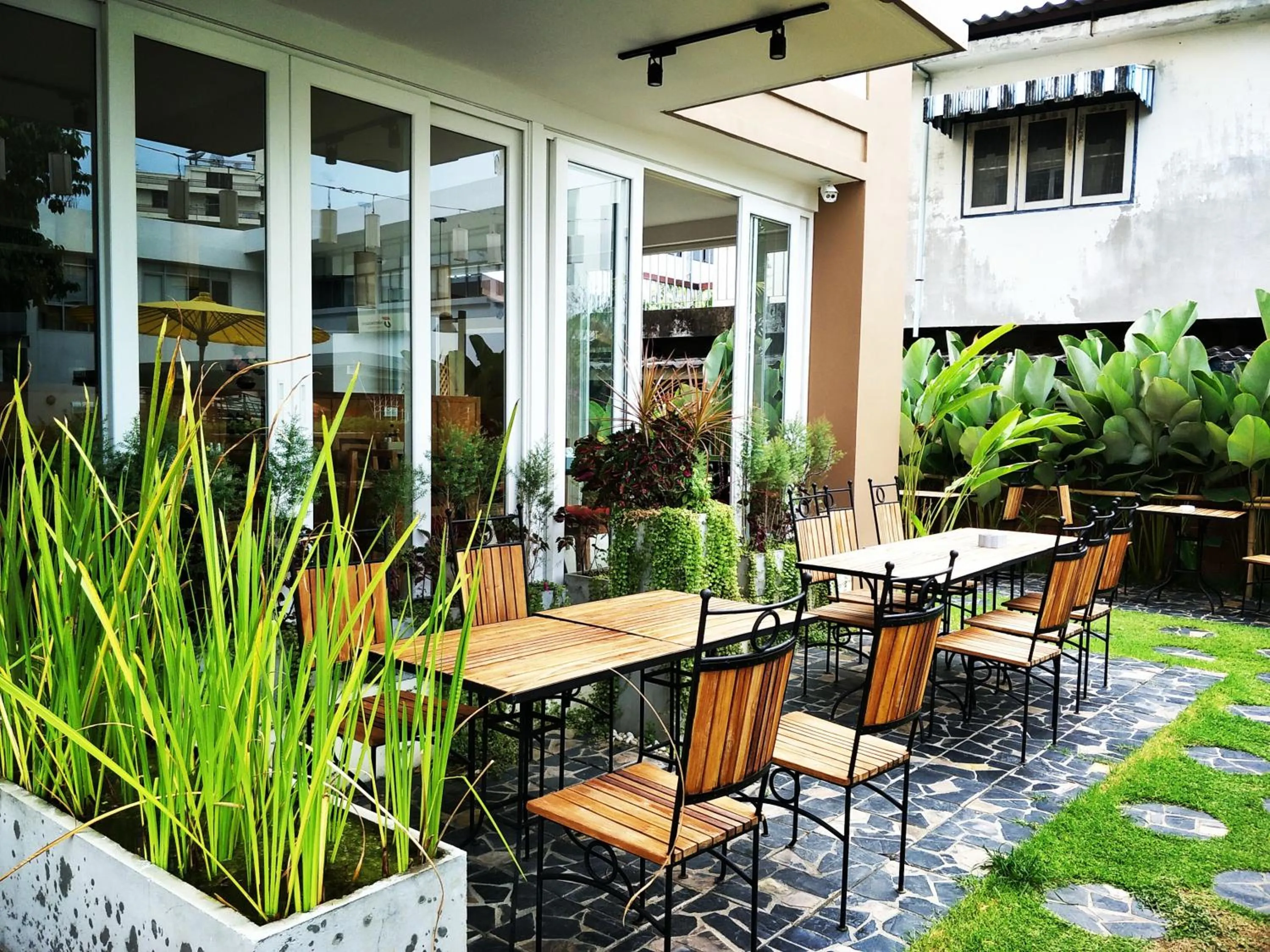 Restaurant/places to eat in The Signature Hotel @ Thapae