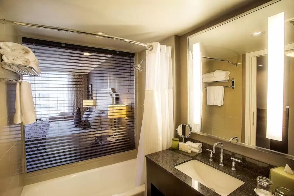 Bathroom in Pinnacle Hotel at the Pier