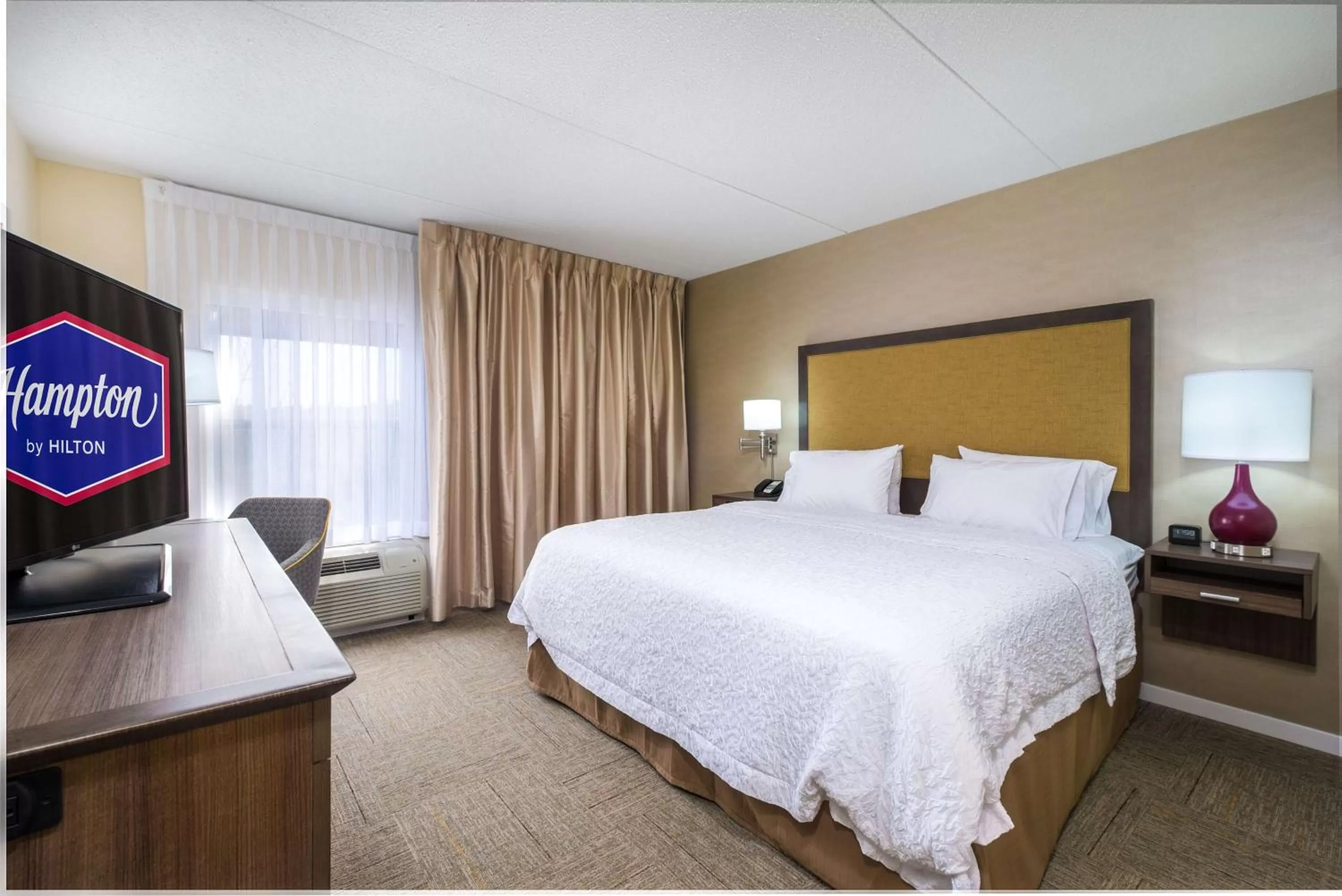 Bedroom, Bed in Hampton Inn Freeport/Brunswick