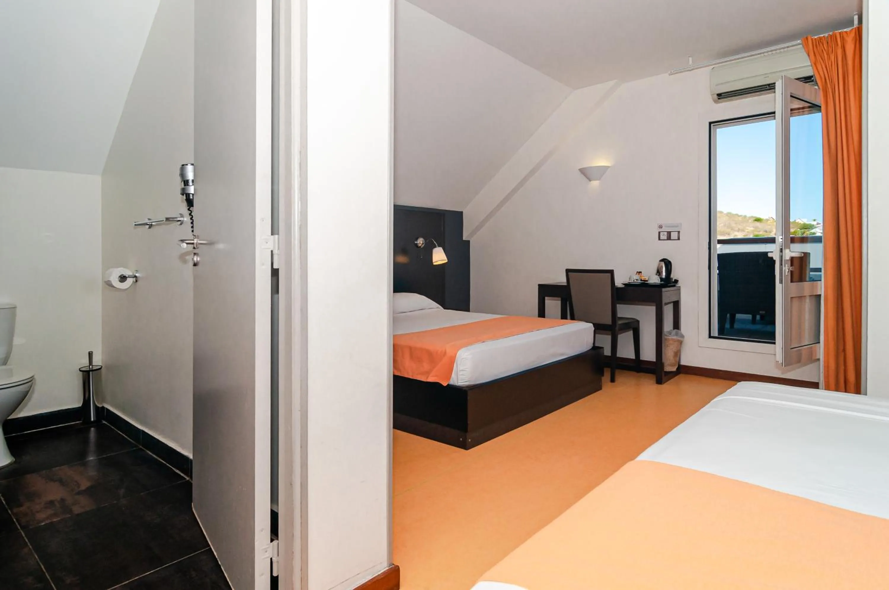 Photo of the whole room, Bed in Tama Hotel