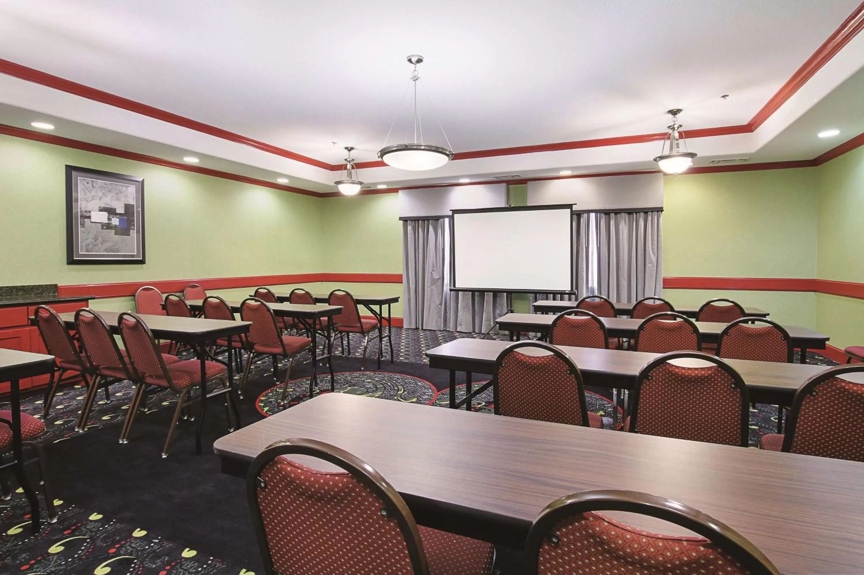 Business facilities in La Quinta Inn & Suites by Wyndham South Dallas - Hutchins