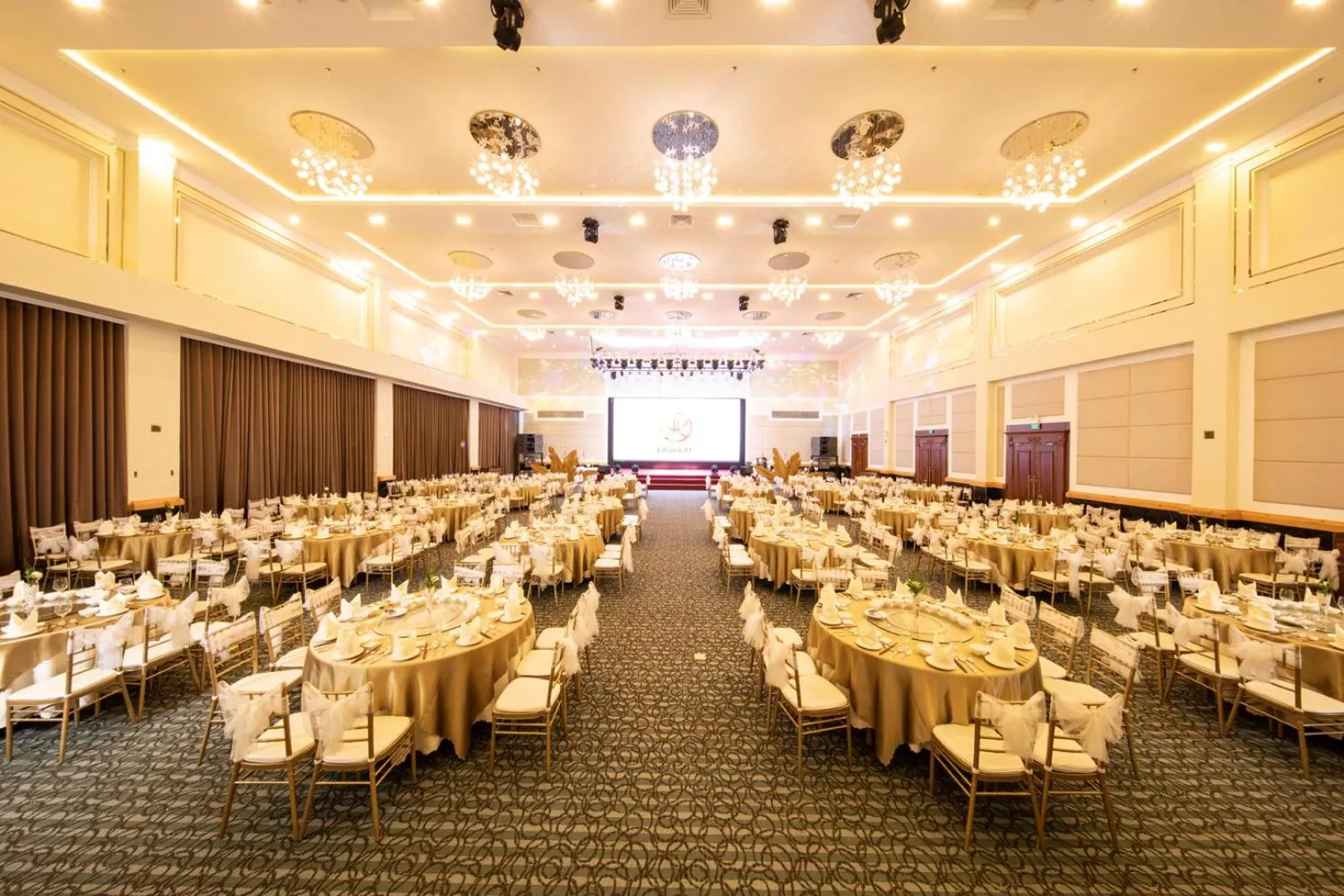 Restaurant/places to eat in Ladalat Hotel