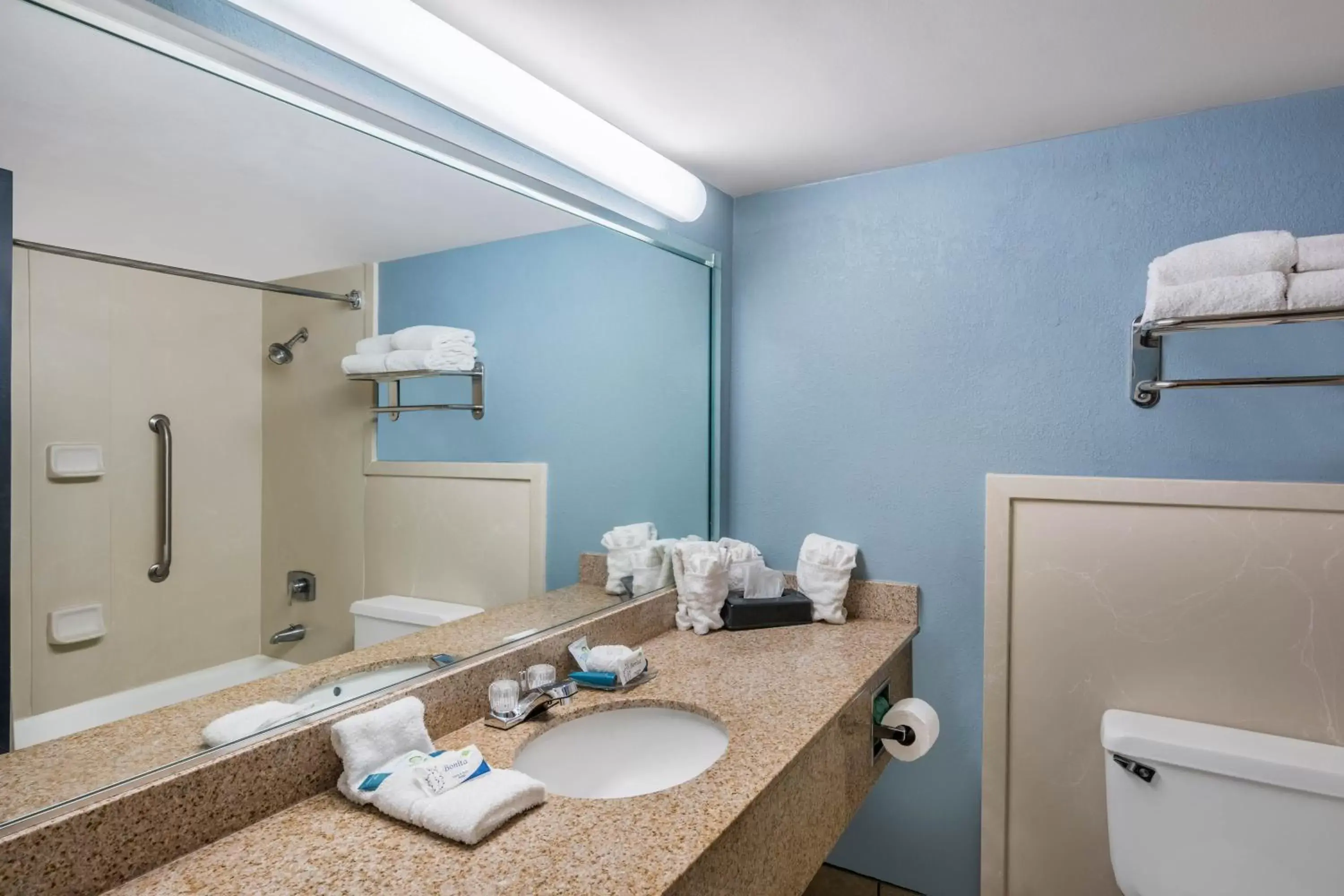 Superior Queen Room with Two Queen Beds - Non-Smoking in Travelodge by Wyndham Memphis Airport/Graceland Superior Queen Room with Two Queen Beds - Non-Smoking in Travelodge by Wyndham Memphis Airport/Graceland