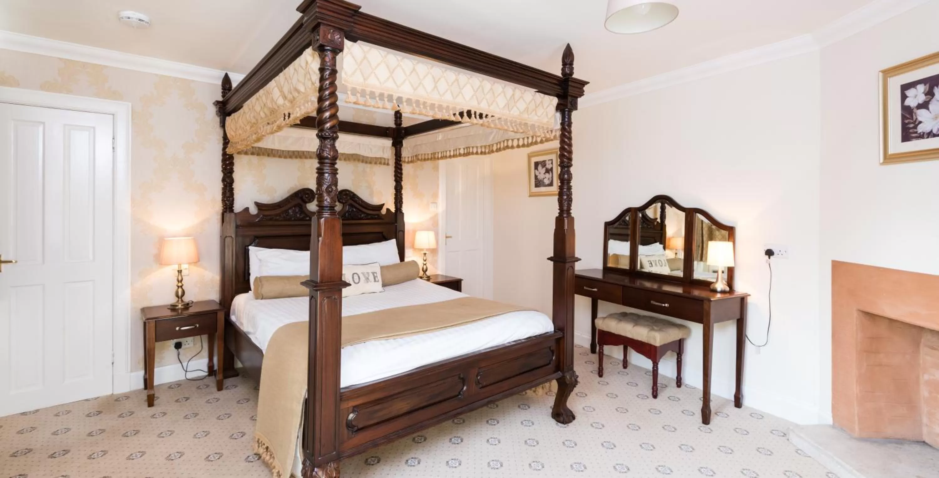 Bed in The Atholl Palace