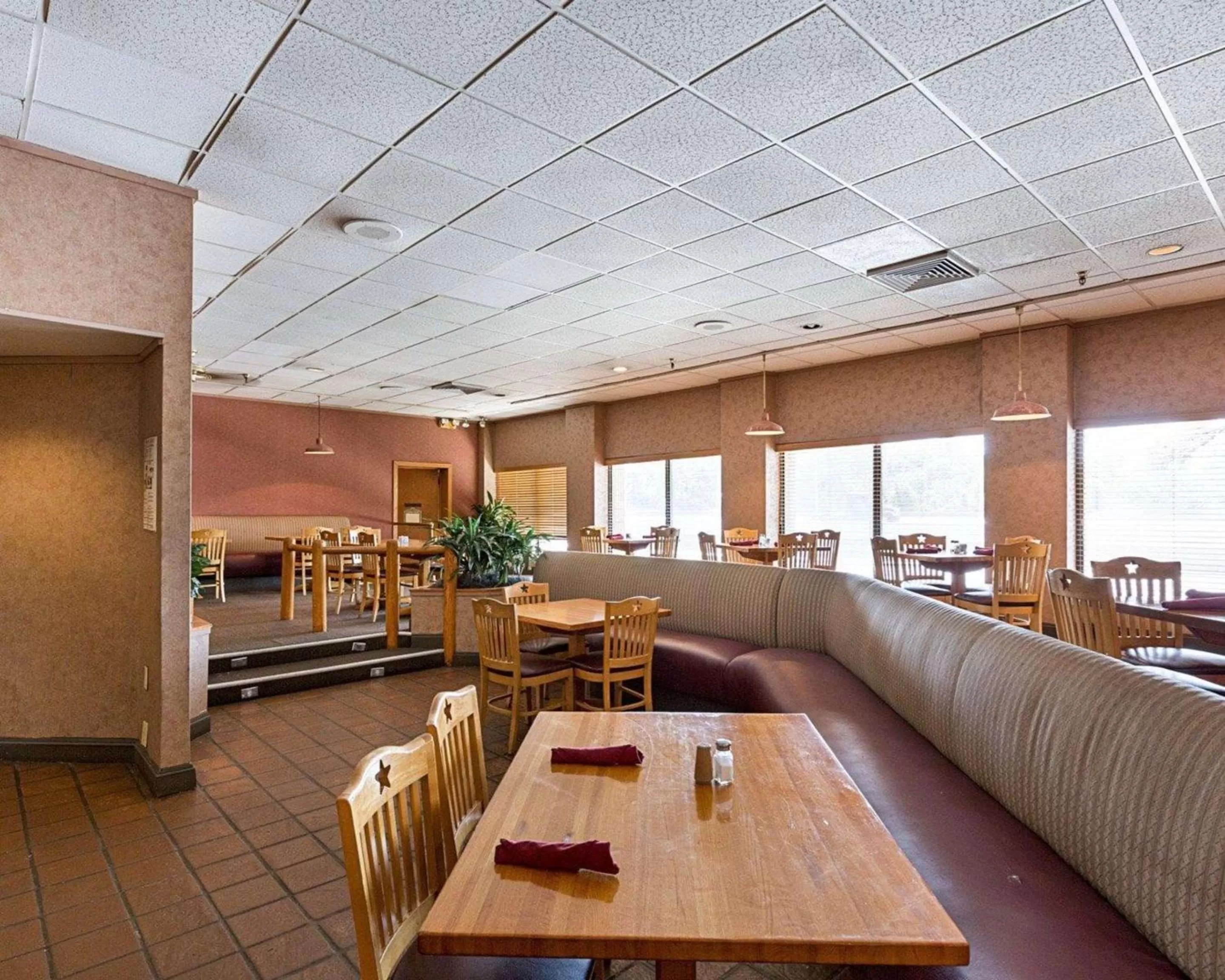 Restaurant/places to eat in GreenTree Hotel & Extended Stay I-10 FWY Houston, Channelview, Baytown