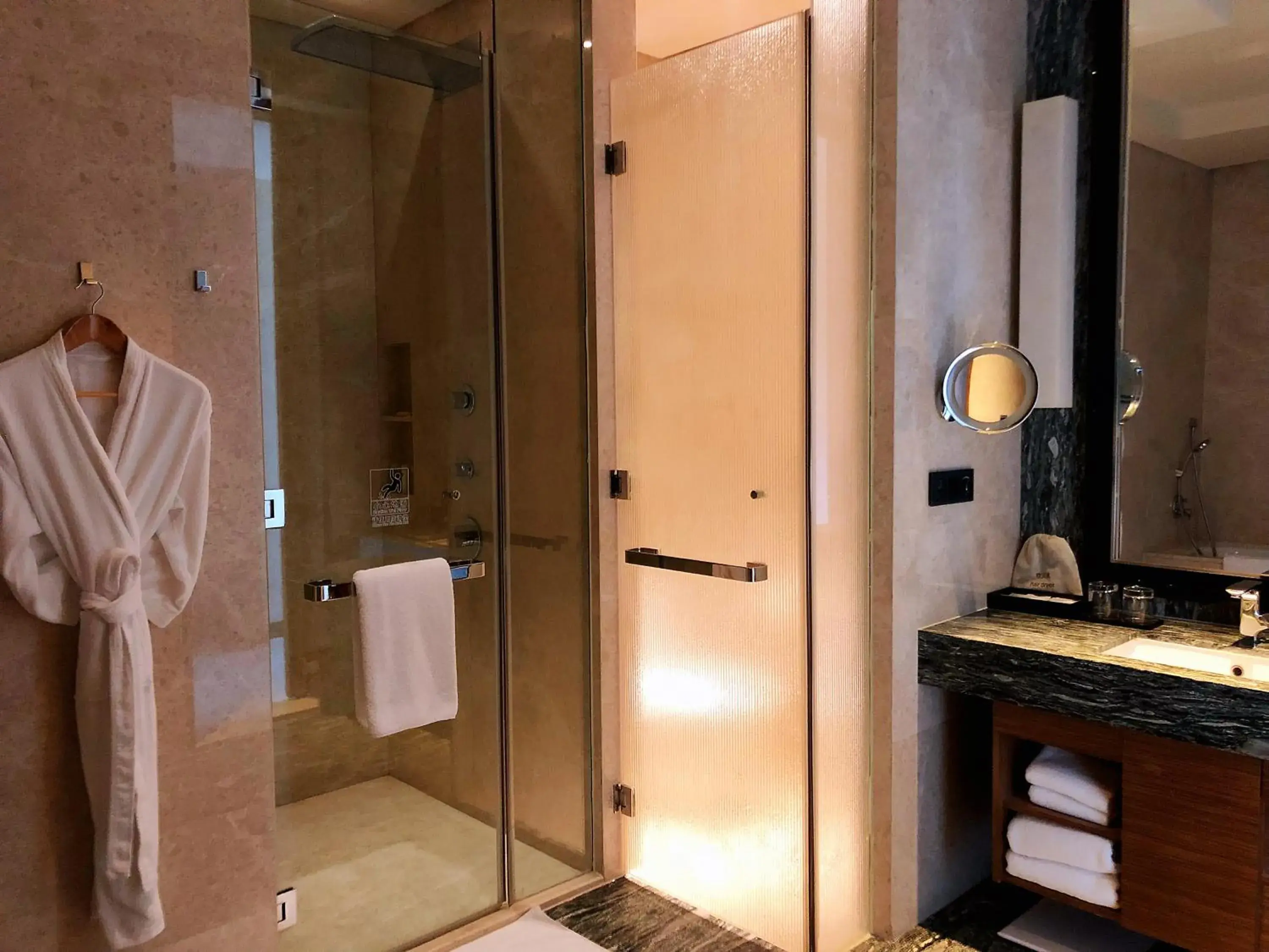 Deluxe King Room in Hyatt Regency Guiyang Deluxe King Room in Hyatt Regency Guiyang