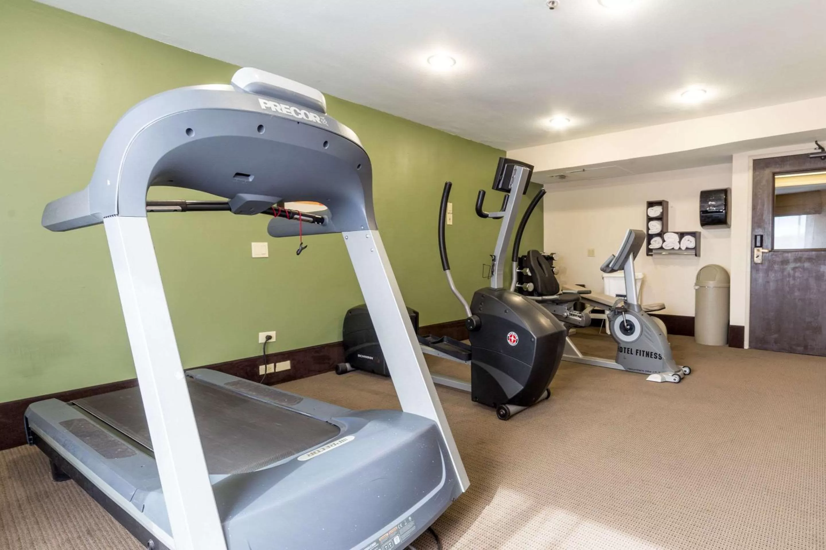 Fitness centre/facilities in Sky Harbor Airport Inn