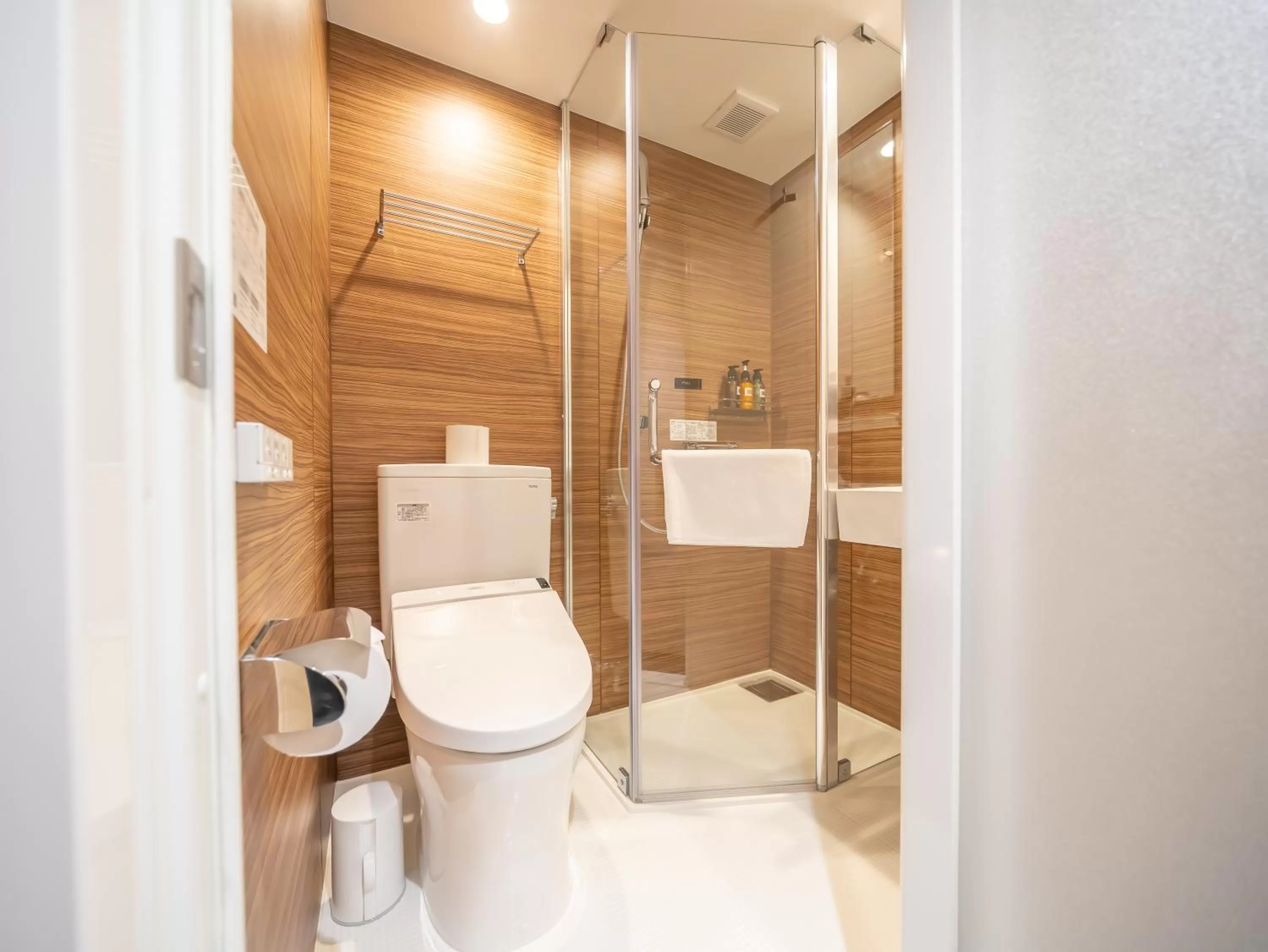 Toilet in Shinsaibashi ARTY Inn