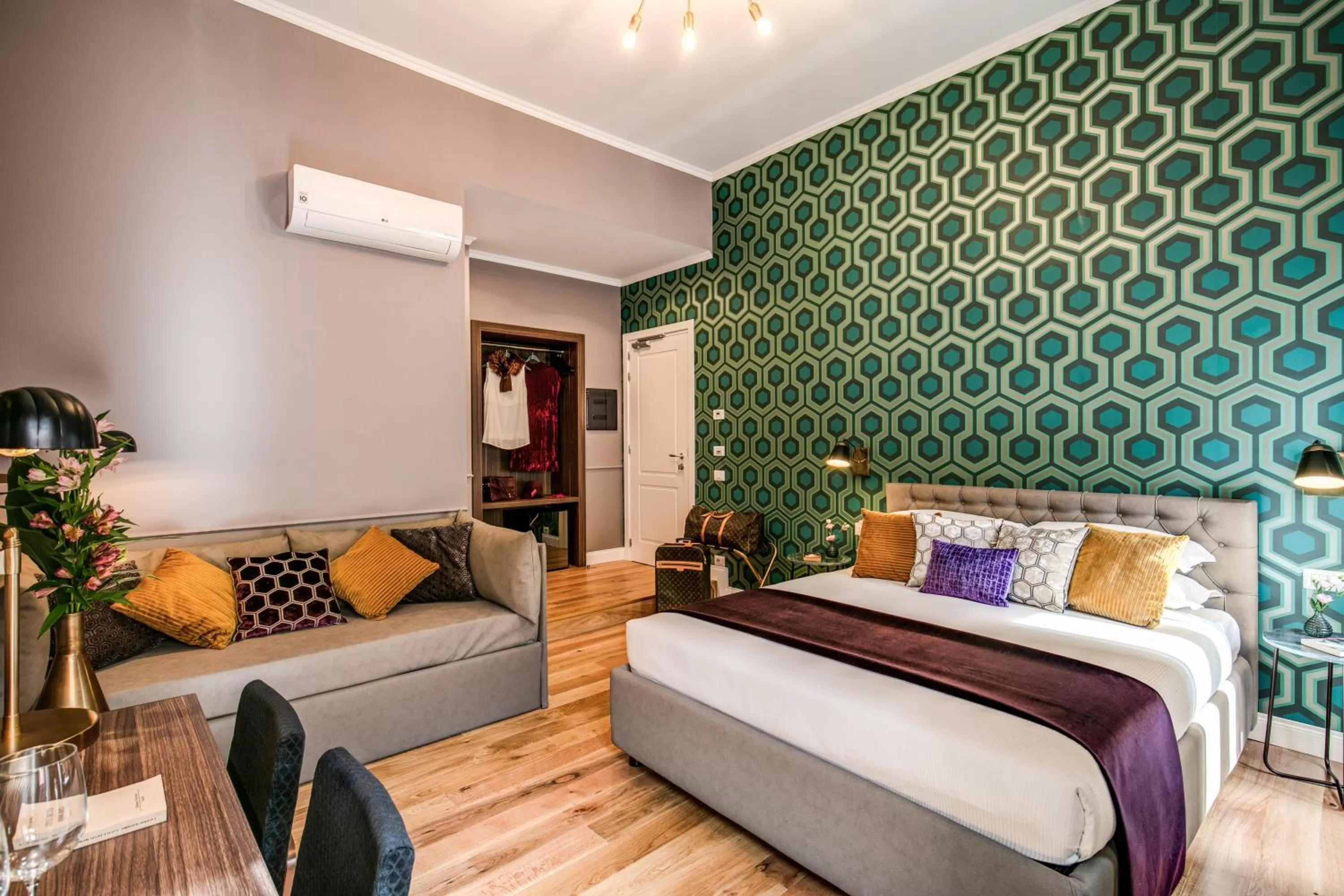 Bed in Tree Charme Parliament Boutique Hotel