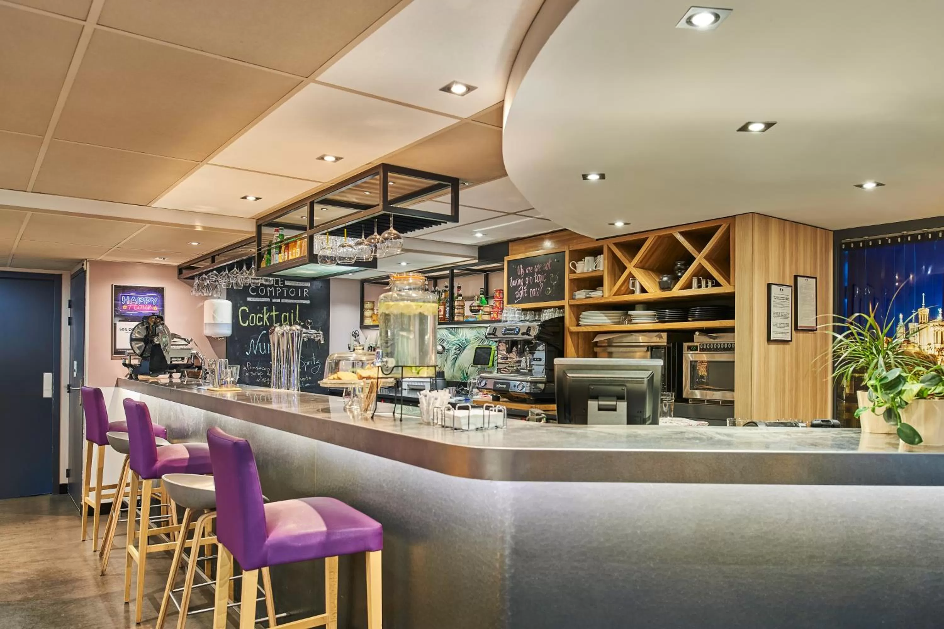 Lounge or bar in Campanile Lyon Centre - Berges du Rhône