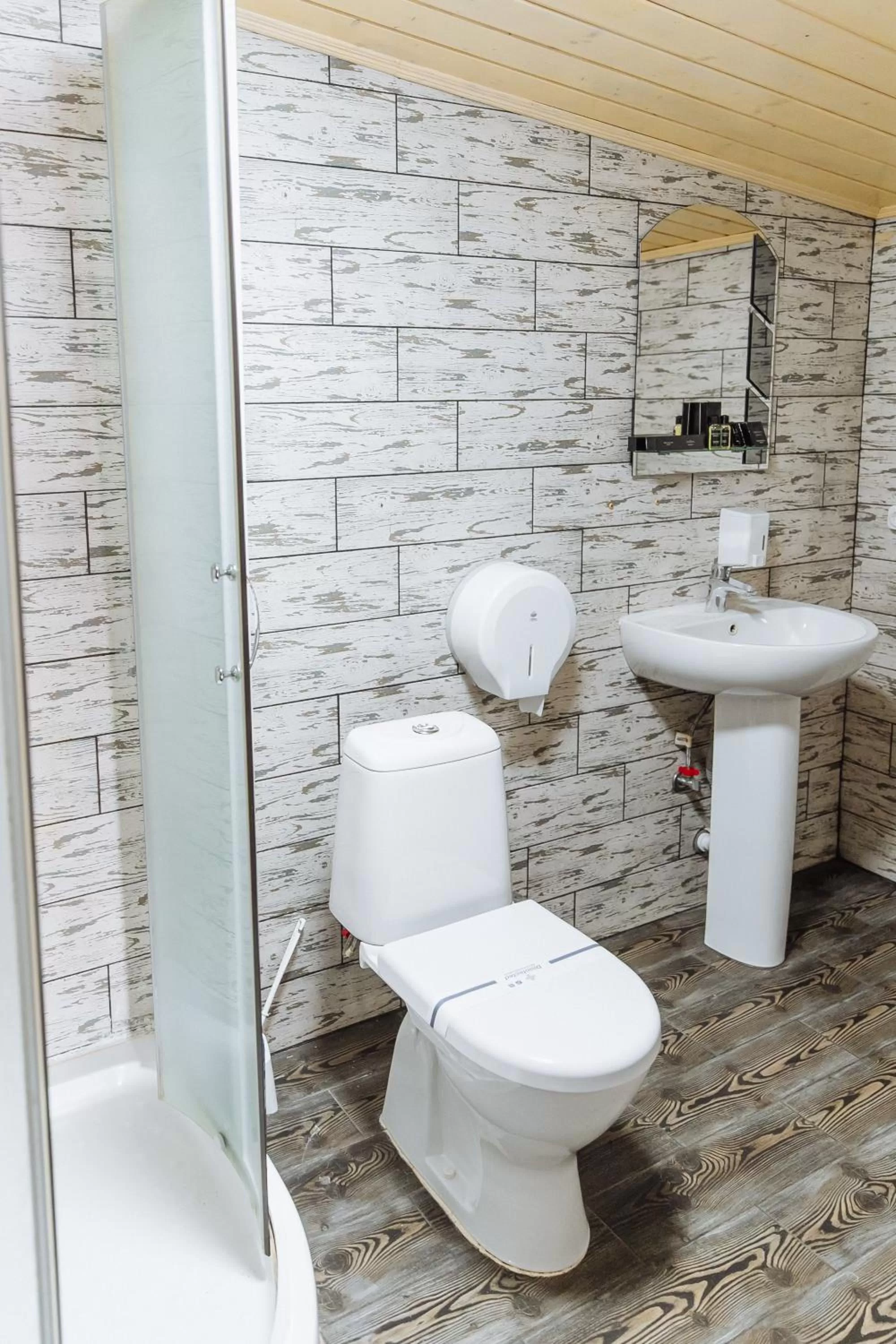 Shower in Viktoriya Family Hotel Restaurant complex