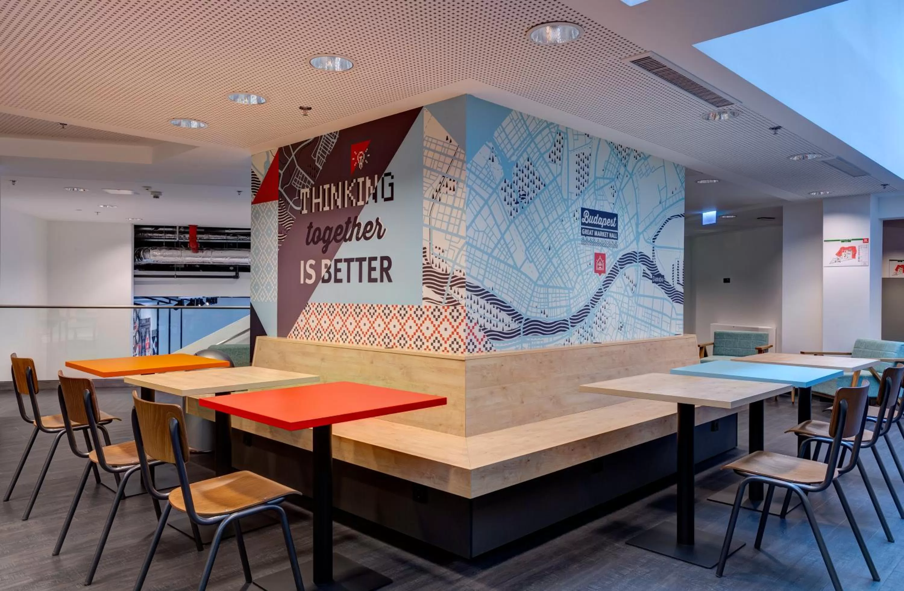 Communal lounge/ TV room, Restaurant/Places to Eat in MEININGER Budapest Great Market Hall