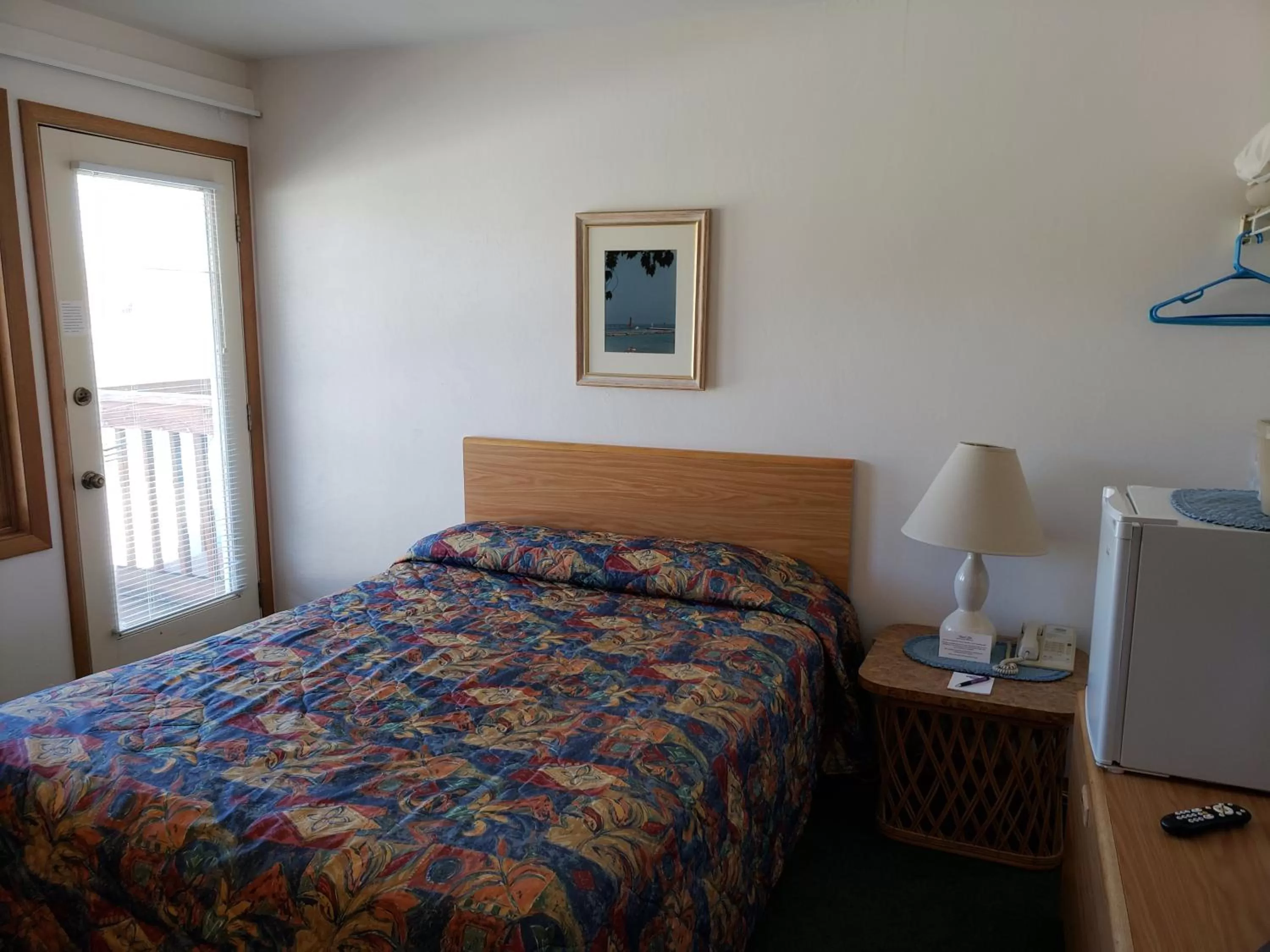 Bed in Algoma Beach Motel