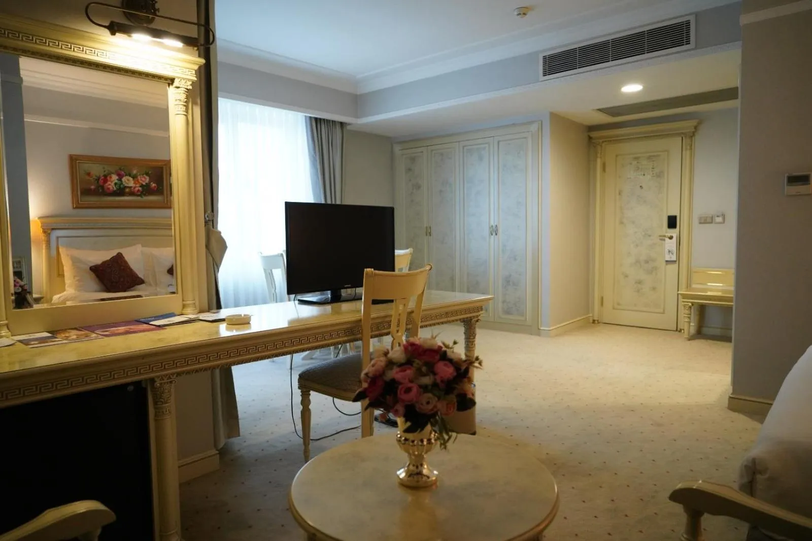 TV and multimedia in Demir Hotel